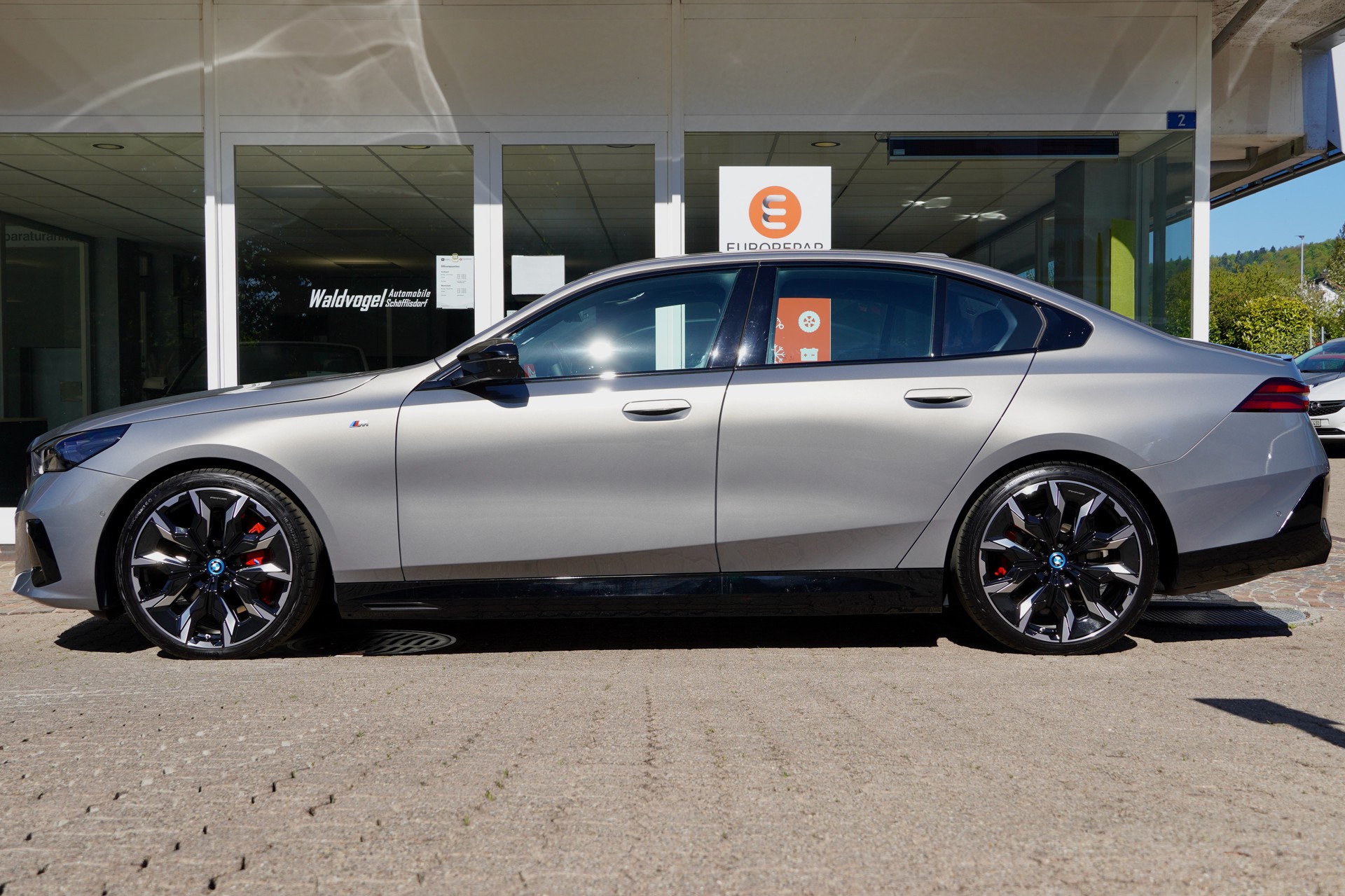 BMW i5 M60 xDrive M Sport Pro-image-3