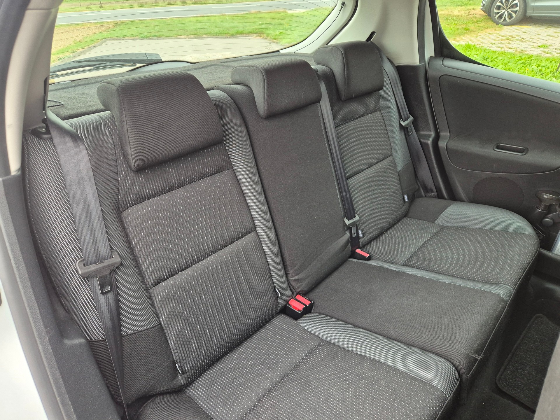 PEUGEOT 207 1.4 16V Swiss Edition-image-10