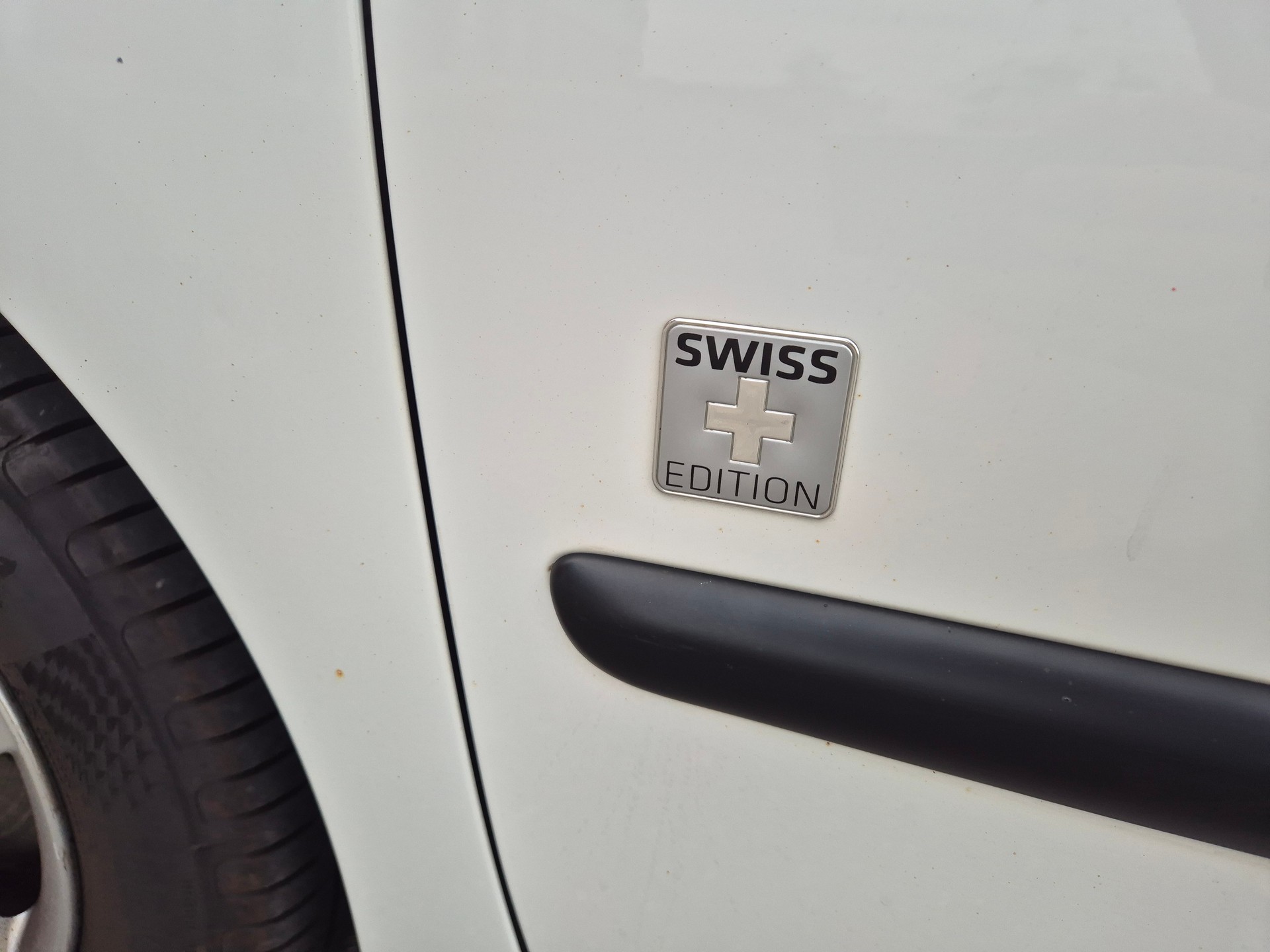 PEUGEOT 207 1.4 16V Swiss Edition-image-7