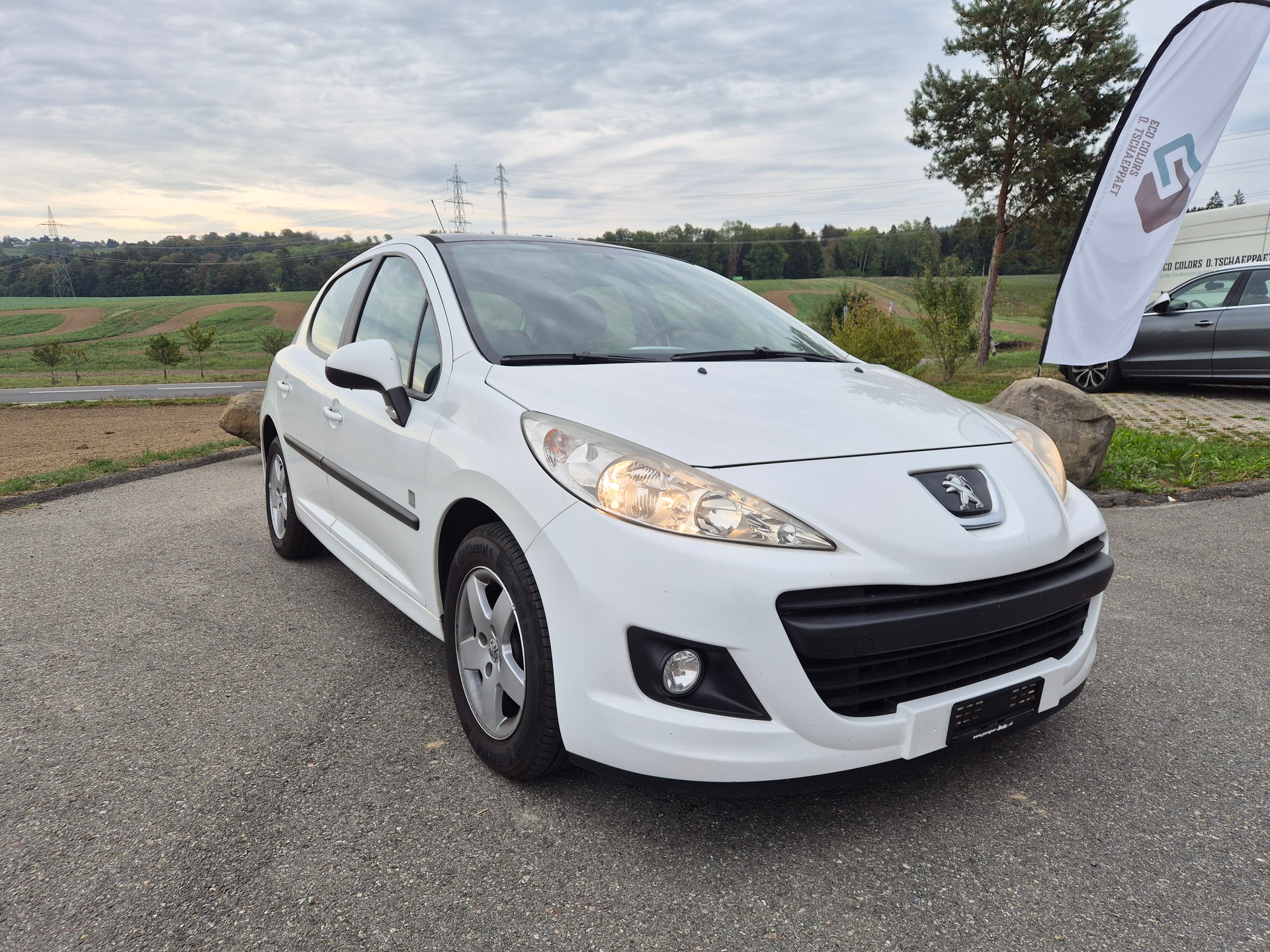 PEUGEOT 207 1.4 16V Swiss Edition-image-5