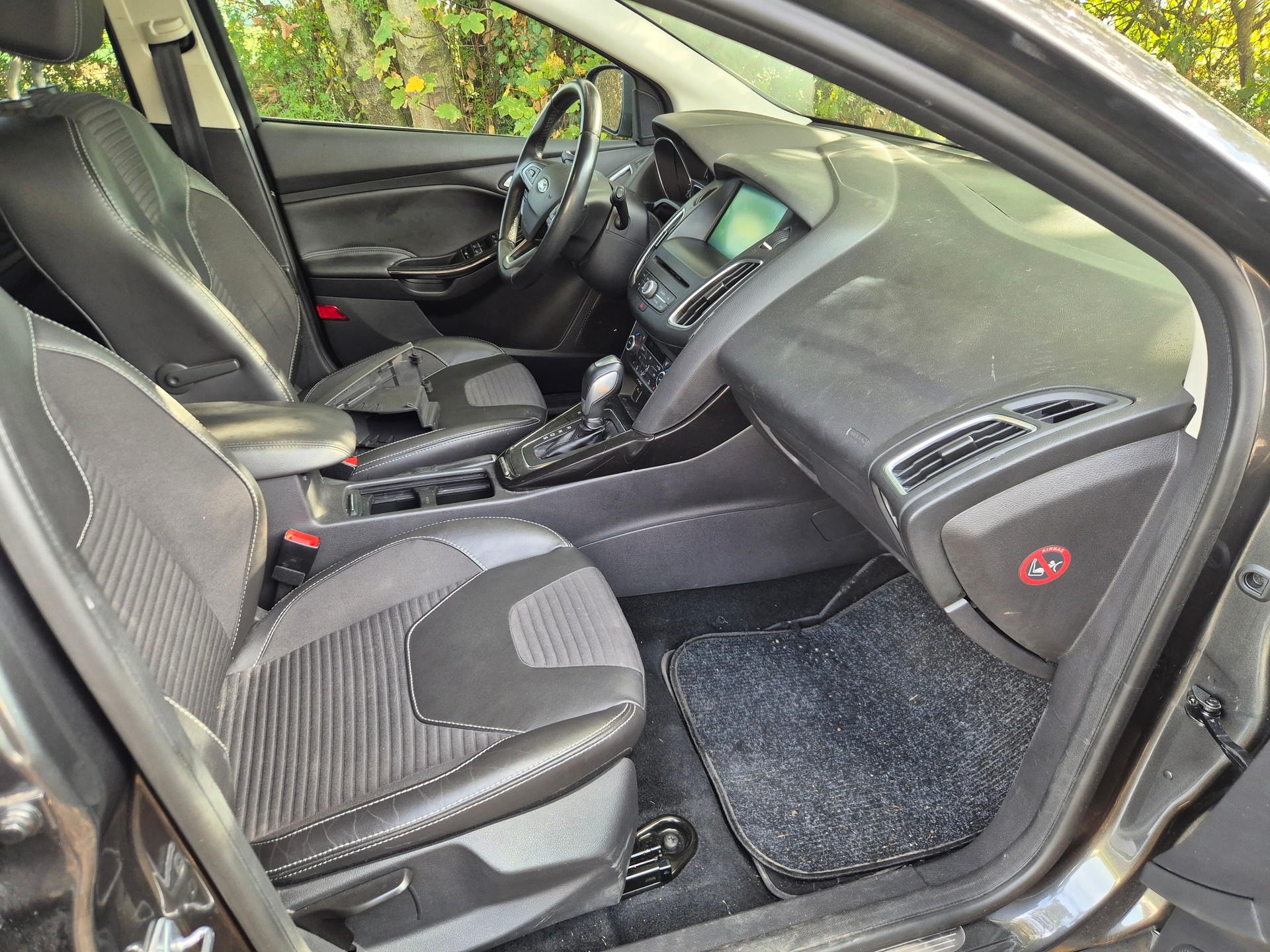FORD Focus 1.5 SCTi Titanium Automatic-image-4