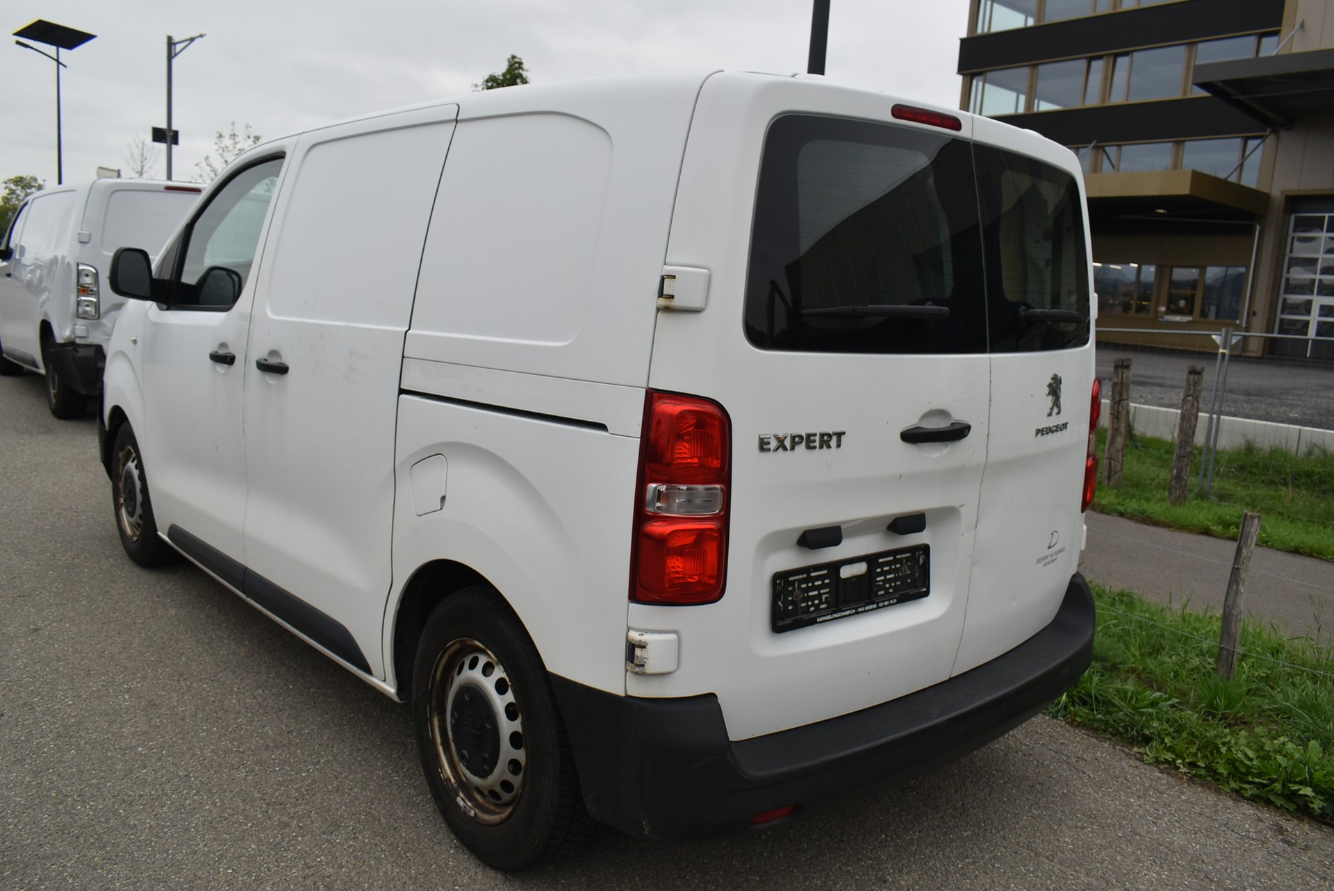 PEUGEOT Expert 1.6 BlueHDi 95 Active Compact-image-2