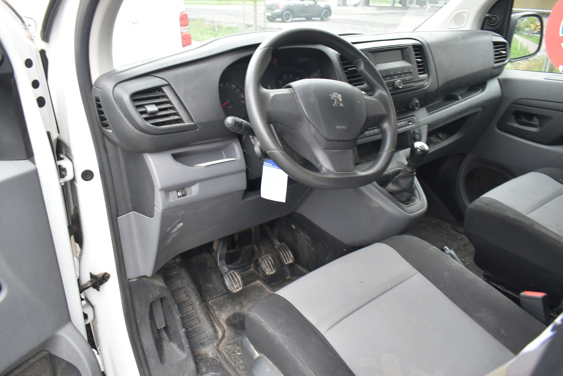 PEUGEOT Expert 1.6 BlueHDi 95 Active Compact-image-9