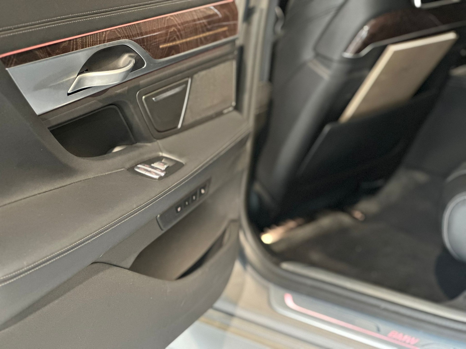 BMW 750Li xDrive M Sport Steptronic-image-22