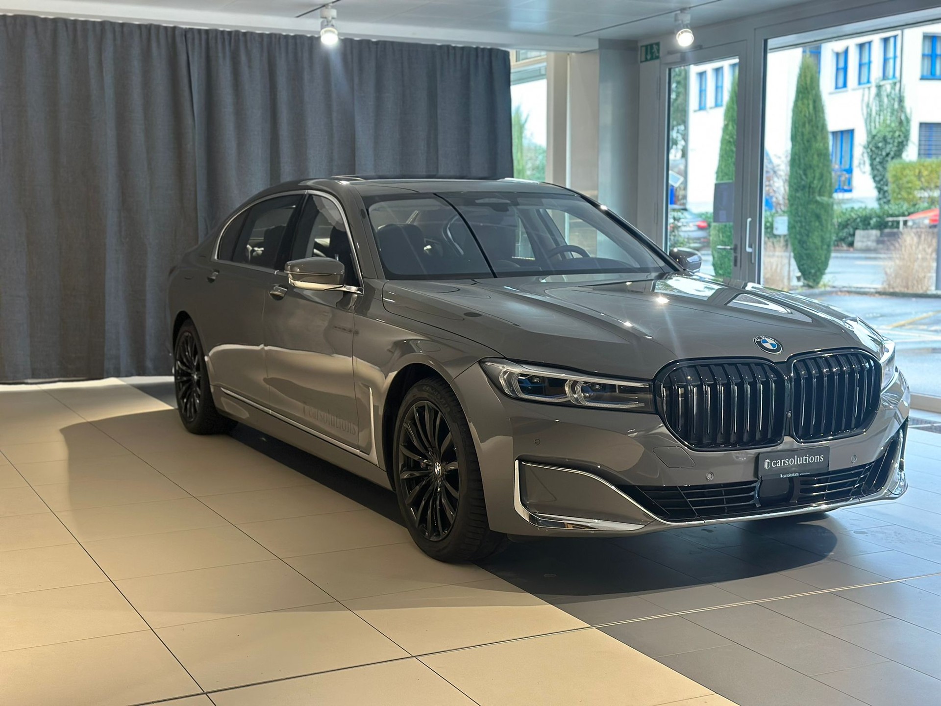 BMW 750Li xDrive M Sport Steptronic-showroom-element-3