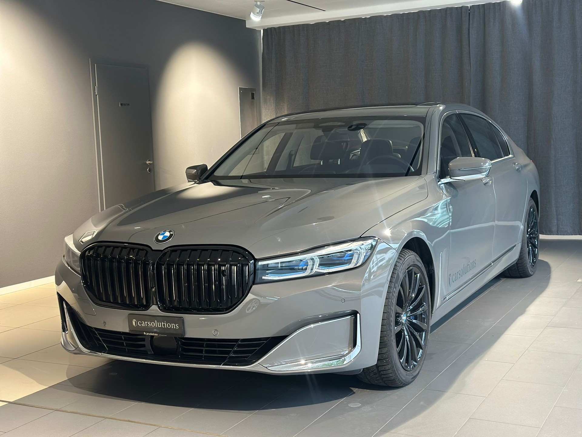 BMW 750Li xDrive M Sport Steptronic-showroom-element-2