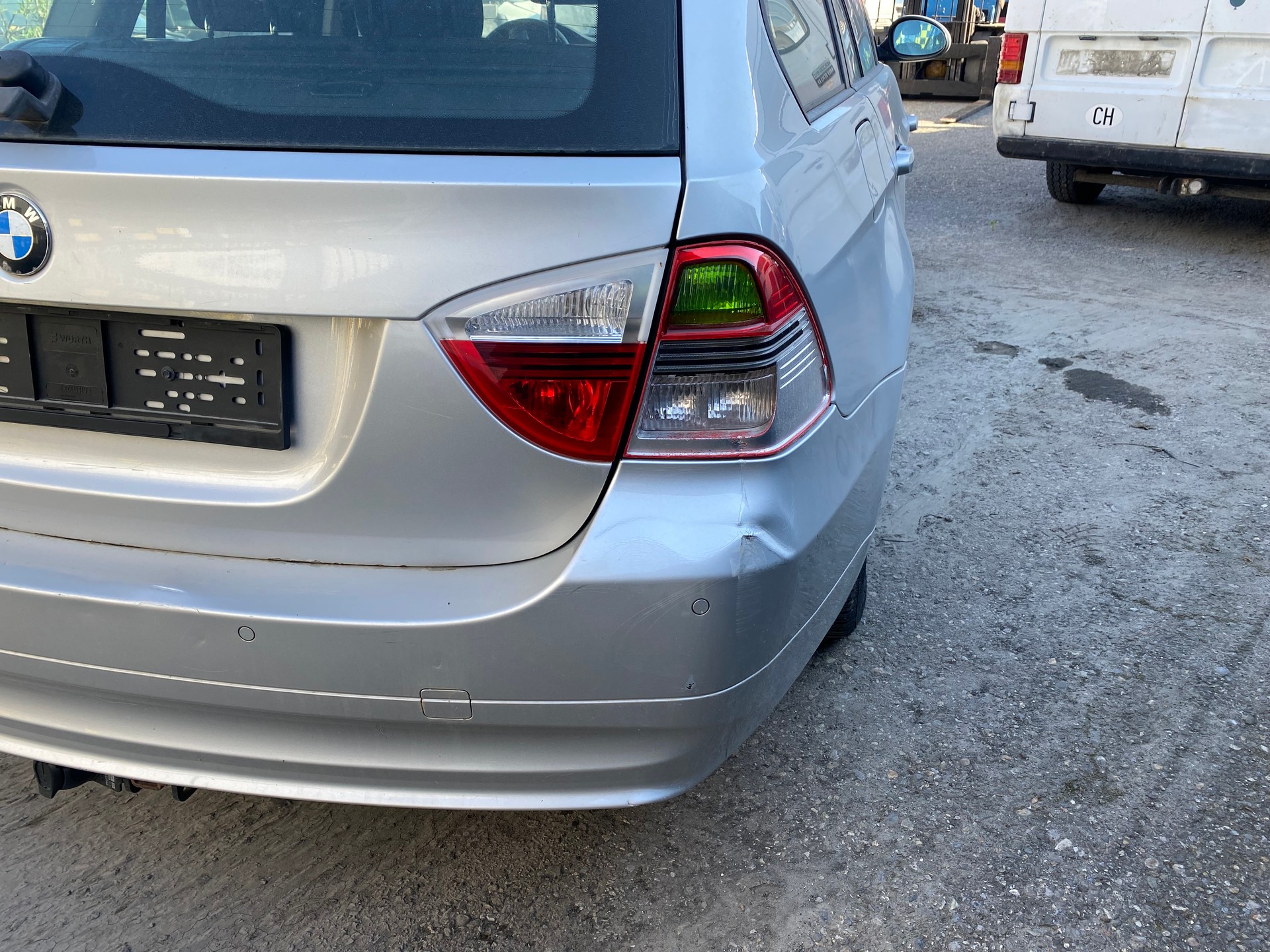BMW 320i Touring-image-3