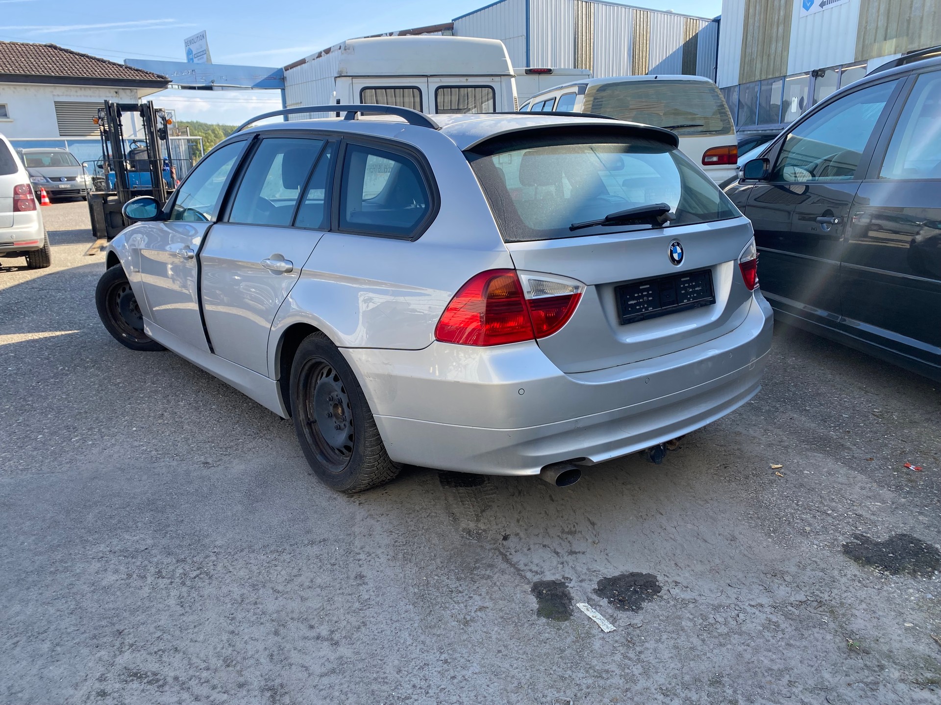 BMW 320i Touring-image-2
