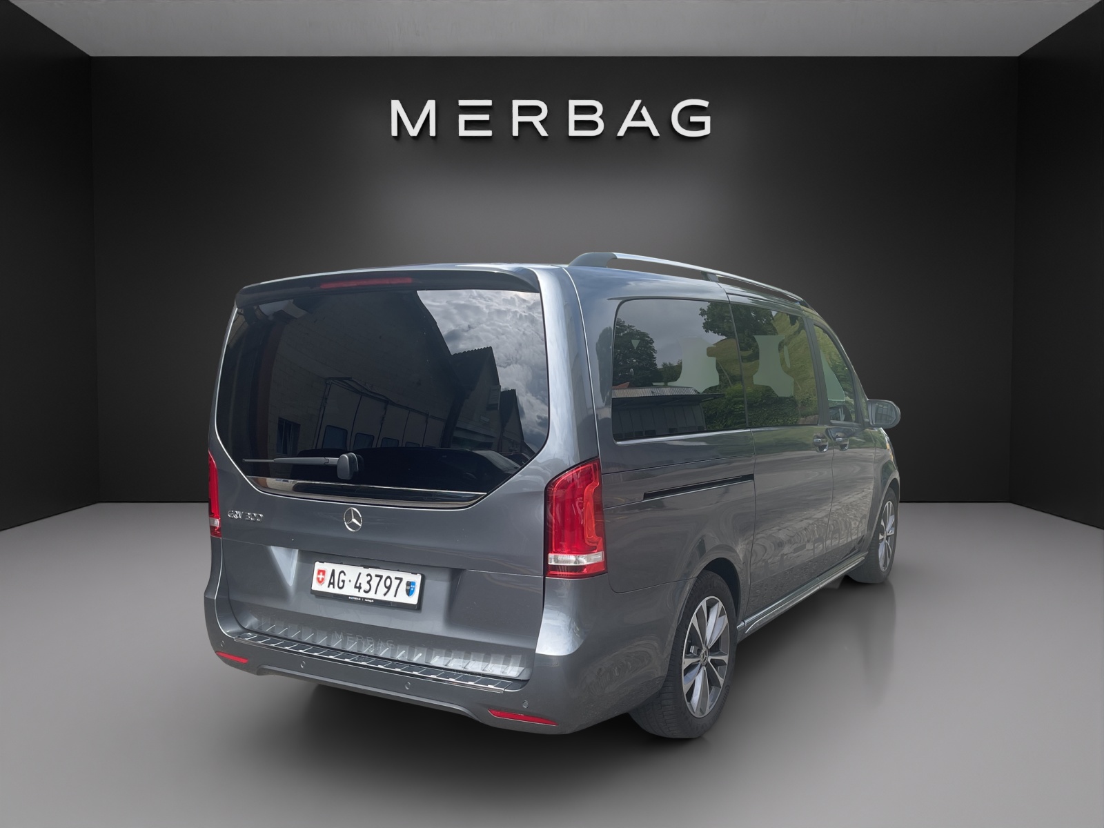 MERCEDES-BENZ EQV 300 lang-image-5