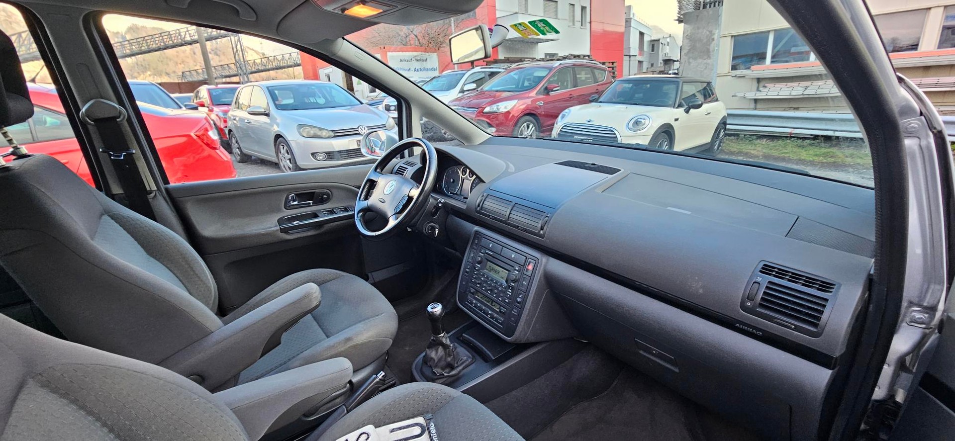 VW Sharan 1.9 TDI Freestyle 4Motion-image-10