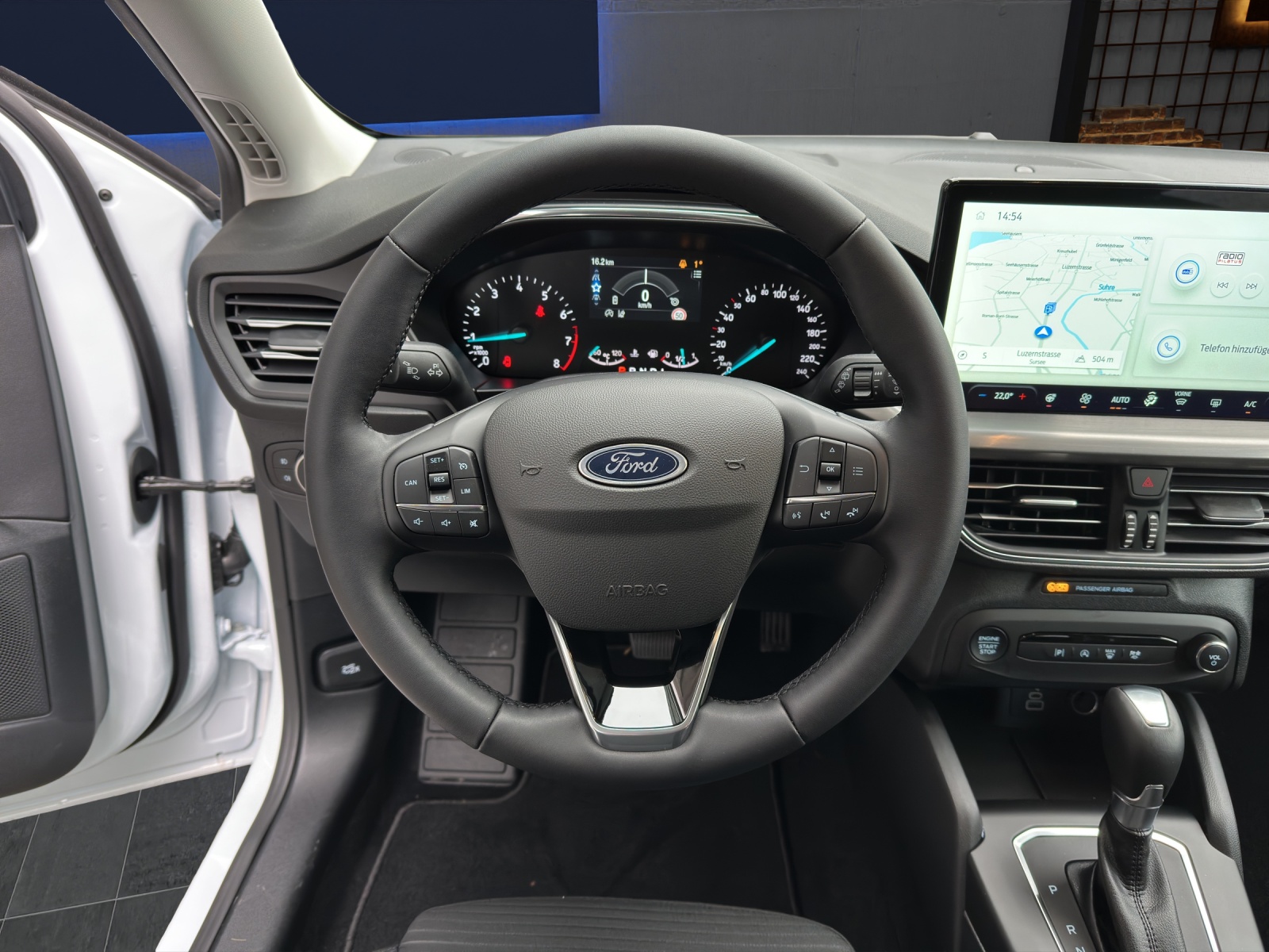 FORD Focus Kombi 1.0i EcoBoost Hybrid 155 PS Titanium AUTOMAT-image-9