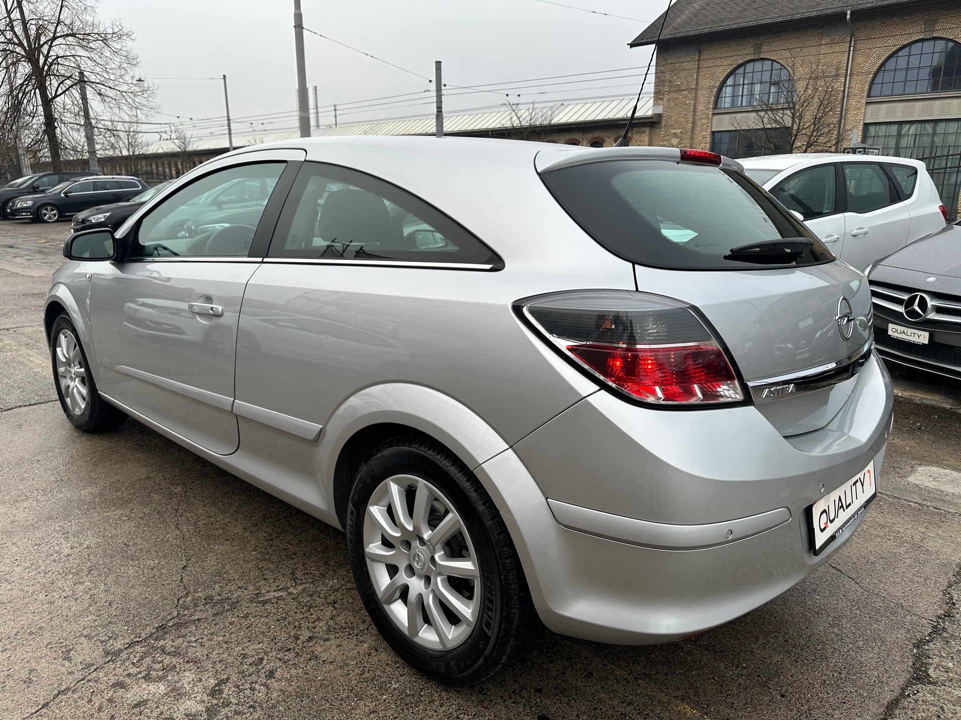 OPEL Astra GTC 1.8i 16V Cosmo-image-5