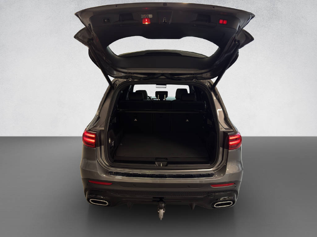 MERCEDES-BENZ GLB 200 AMG Line-image-8
