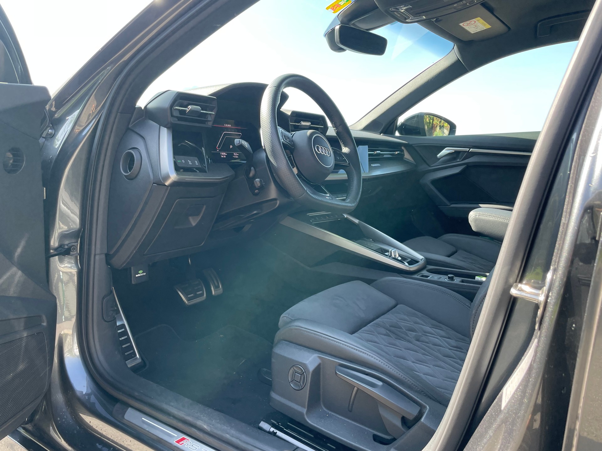 AUDI RS3 Sportback 2.5 TSI quattro S-tronic-image-4