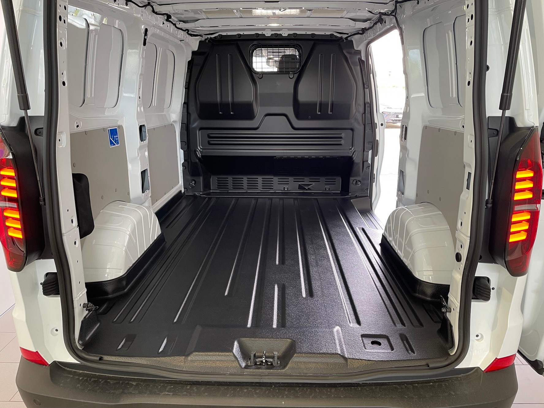 VW e-Transporter 70 kWh-image-6