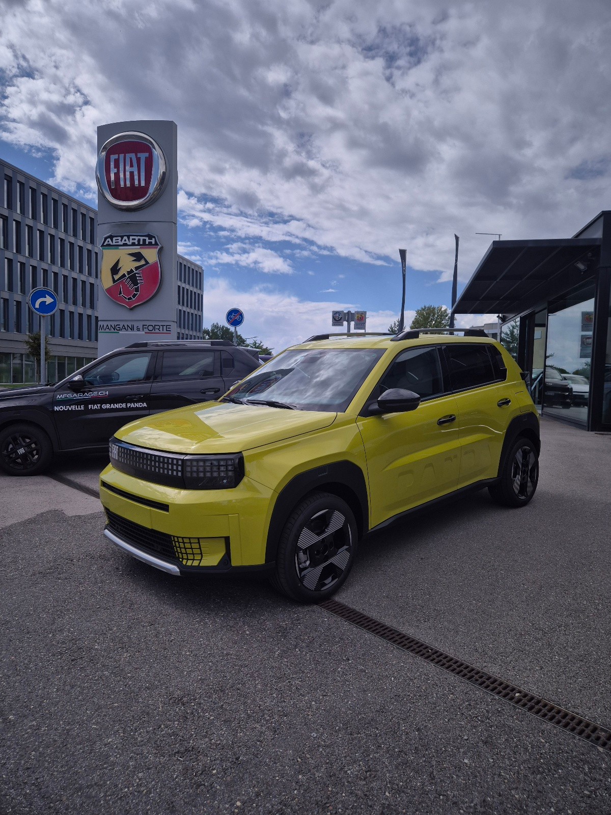 FIAT Grande Panda Elektro La Prima-image-1
