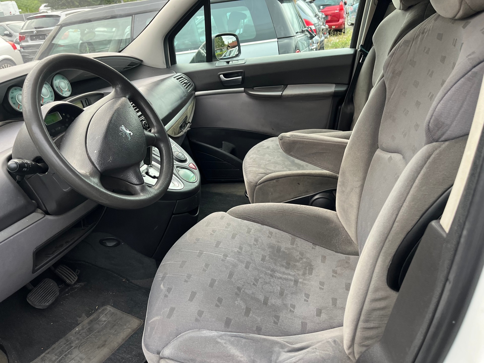 PEUGEOT 807 2.0 16V SR Family-image-8