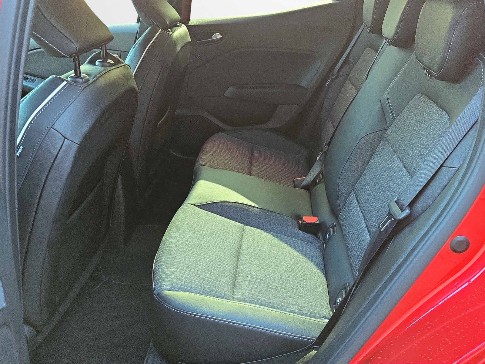 MITSUBISHI COLT 1.6 HEV Instyle-image-11