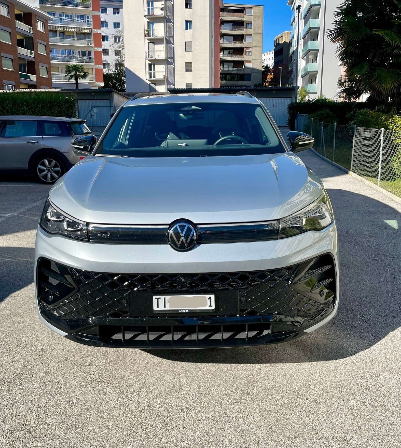 VW Tiguan 2.0 TDI SCR R-Line 4Motion DSG-image-3