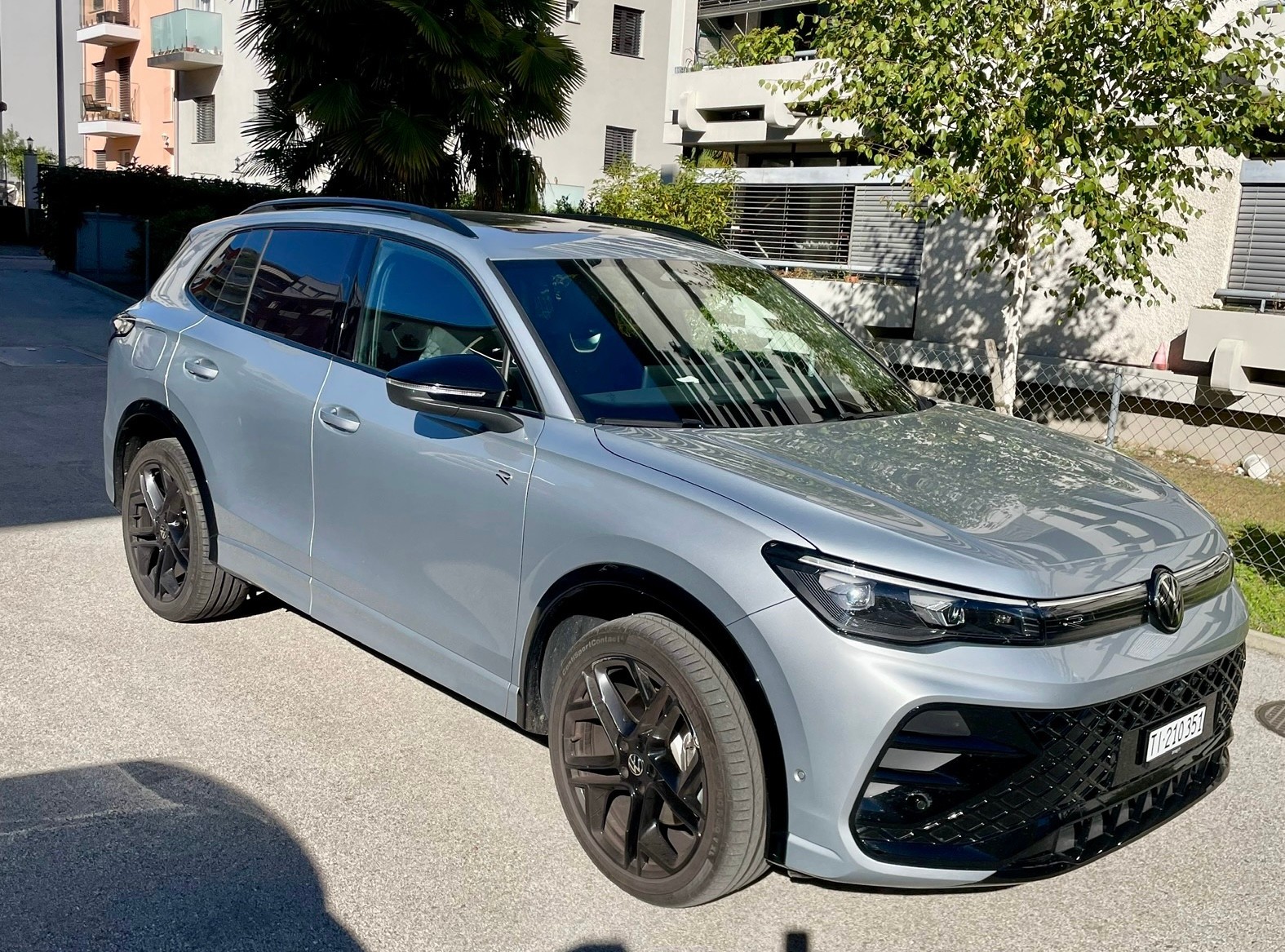 VW Tiguan 2.0 TDI SCR R-Line 4Motion DSG-image-0