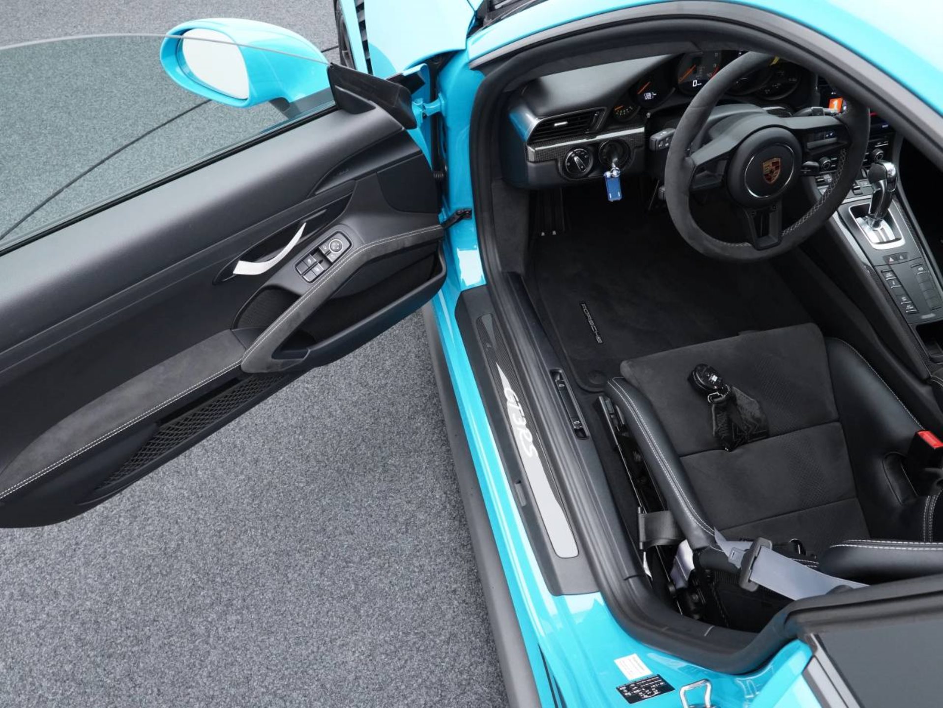 PORSCHE 911 GT3 RS-image-3