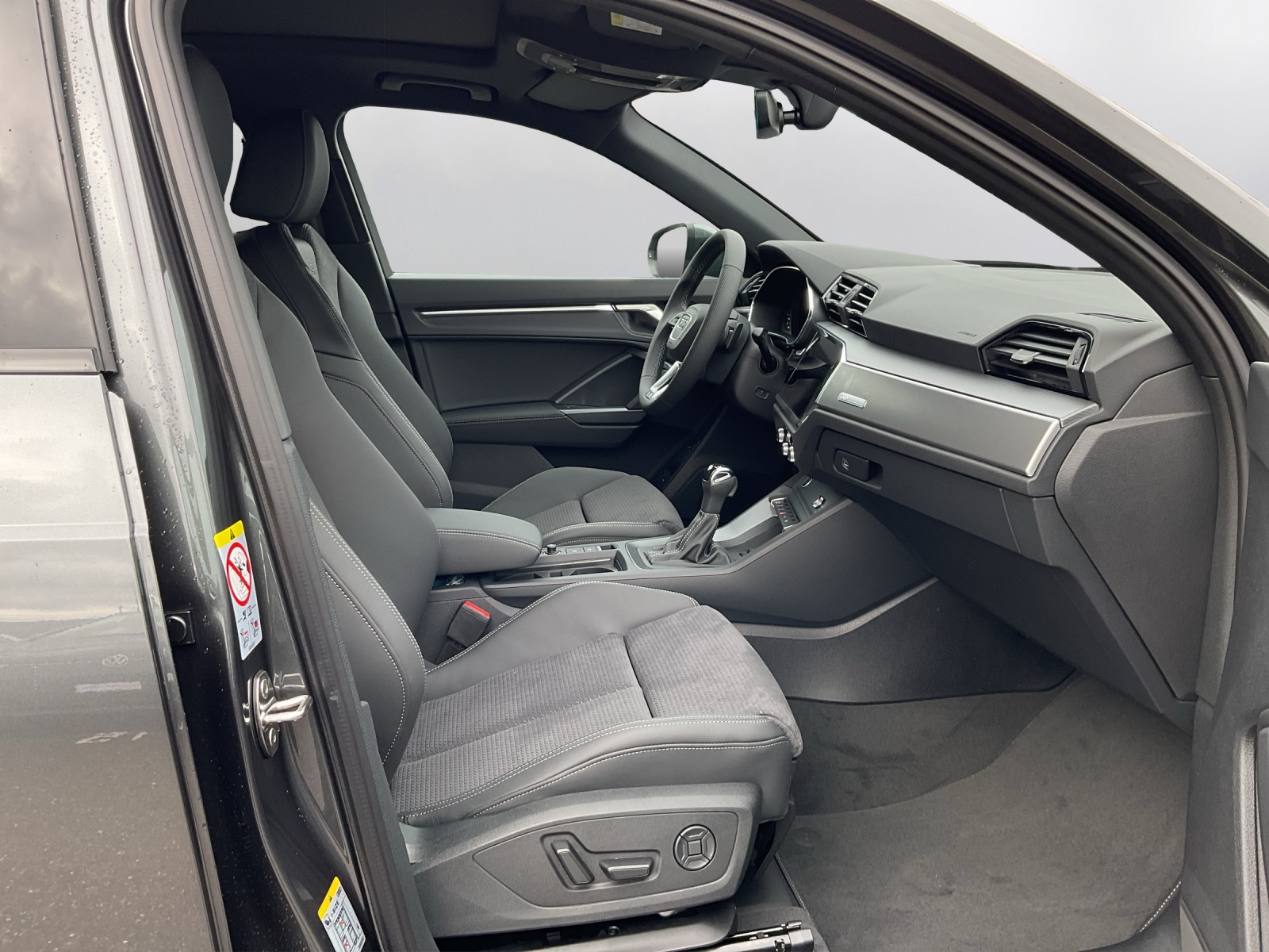 AUDI Q3 35 TFSI S line Attraction S-tronic-image-13