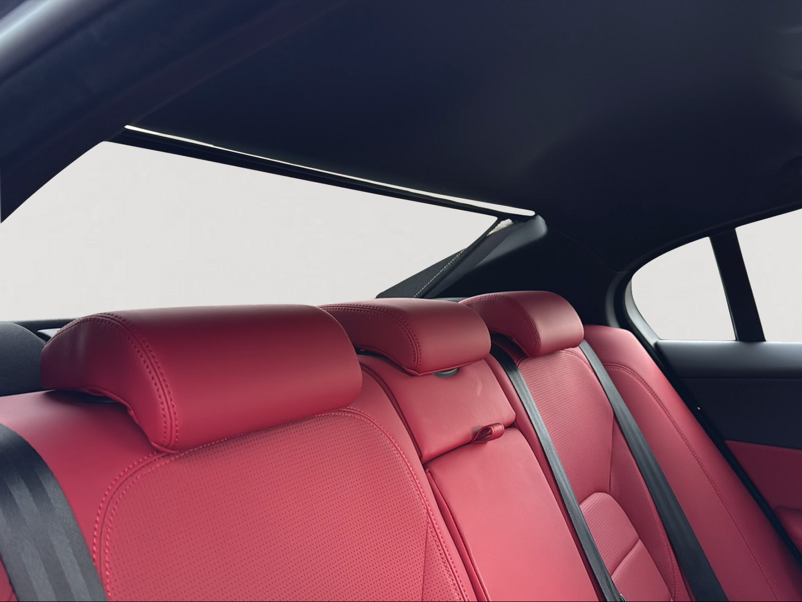 JAGUAR XE 2.0 Sport P300 AWD Automat-image-11