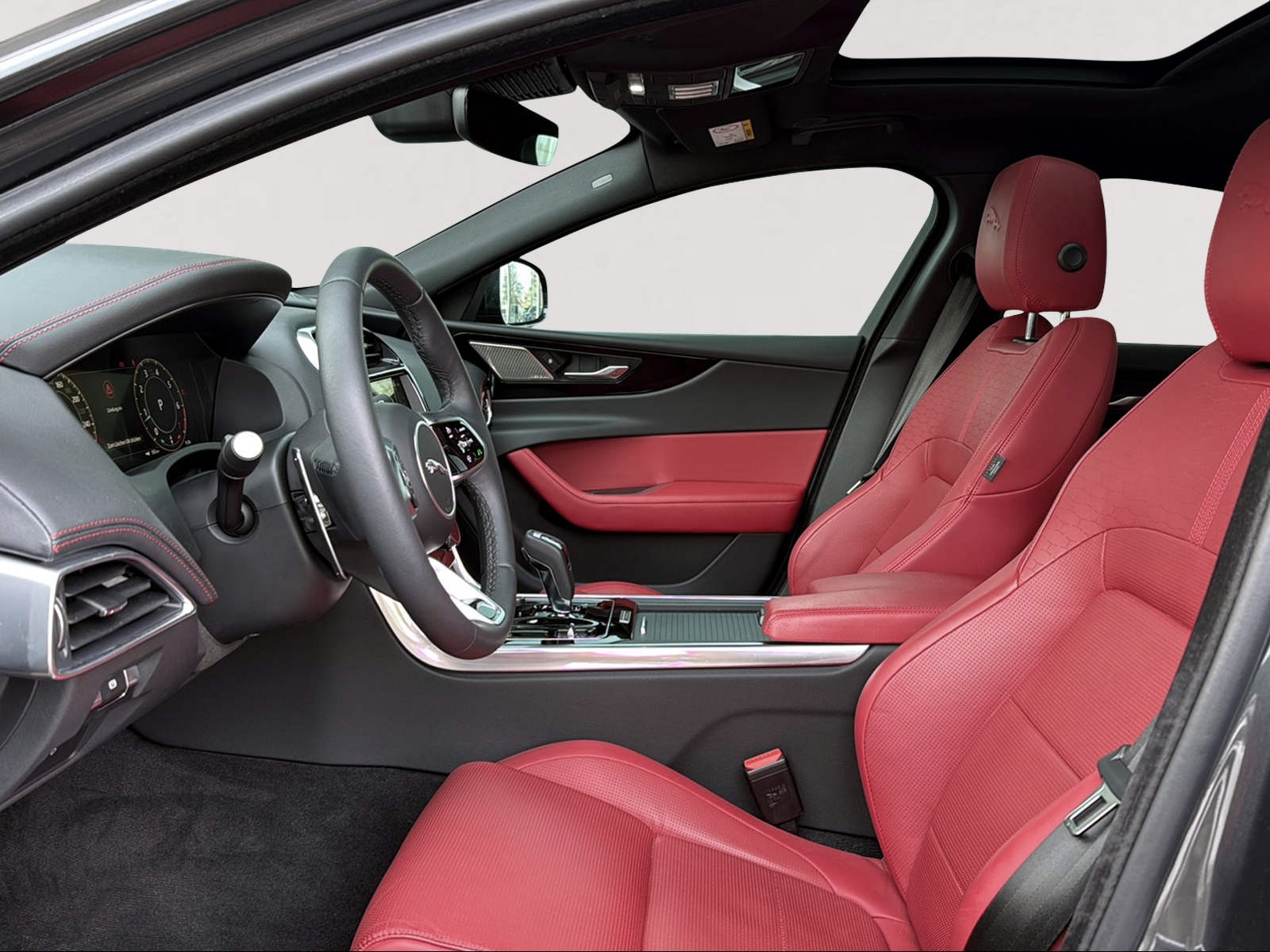 JAGUAR XE 2.0 Sport P300 AWD Automat-image-8