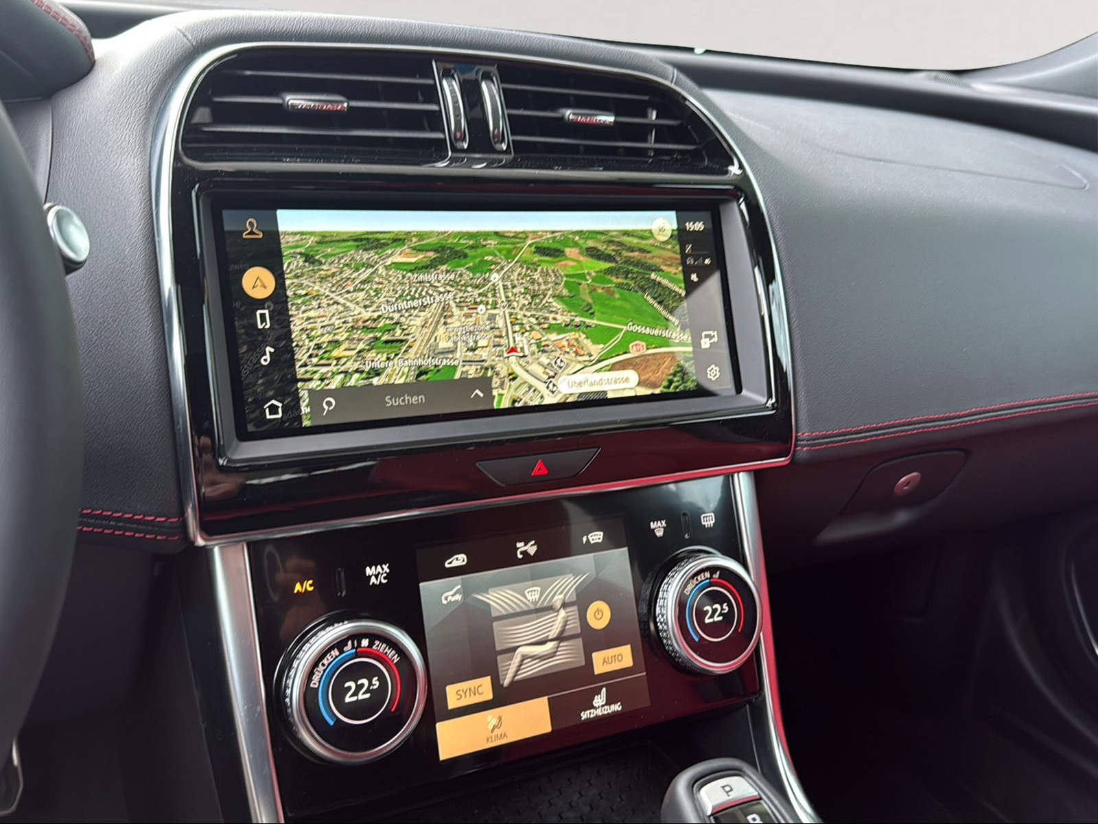JAGUAR XE 2.0 Sport P300 AWD Automat-image-16