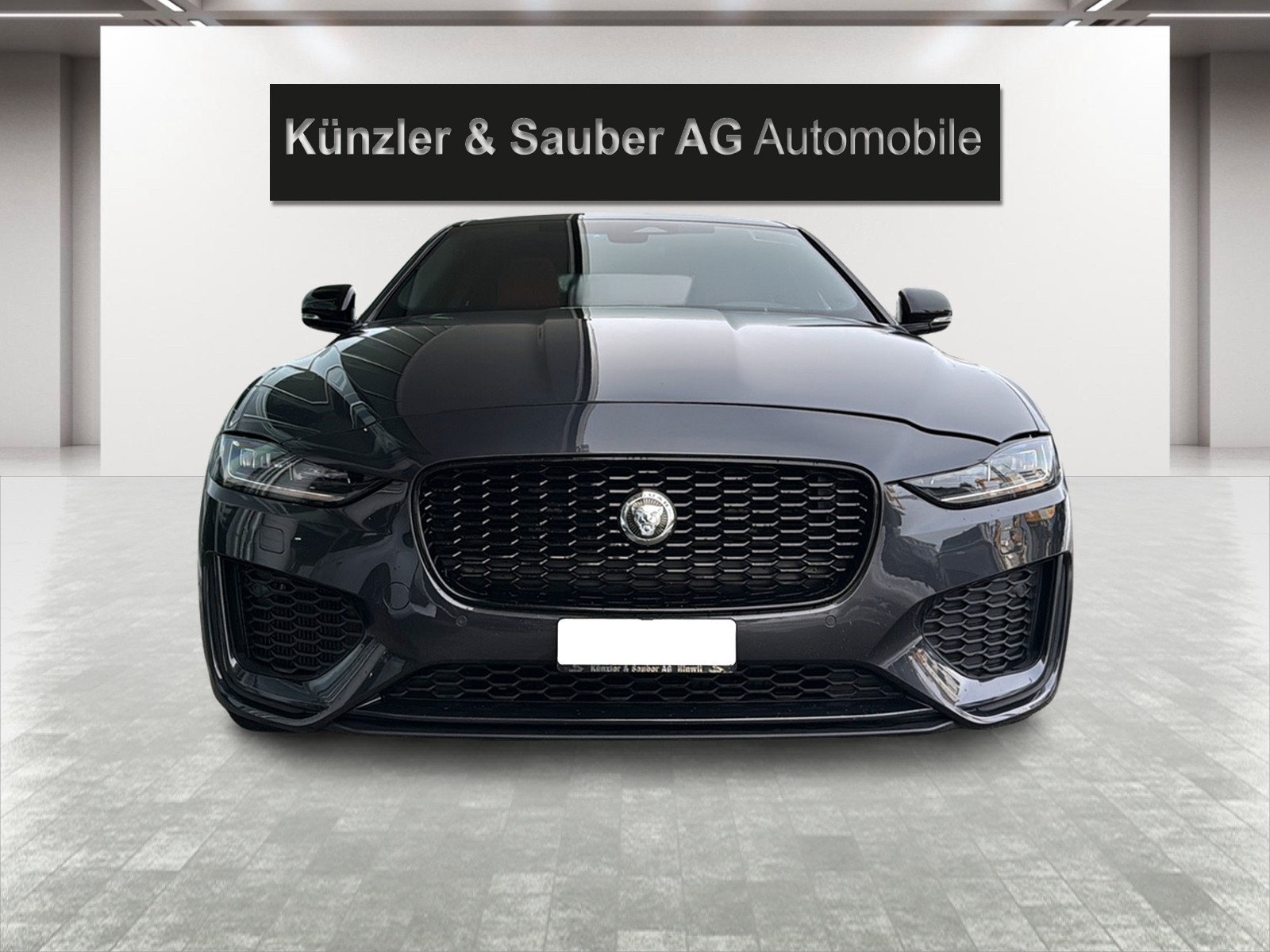 JAGUAR XE 2.0 Sport P300 AWD Automat-image-4