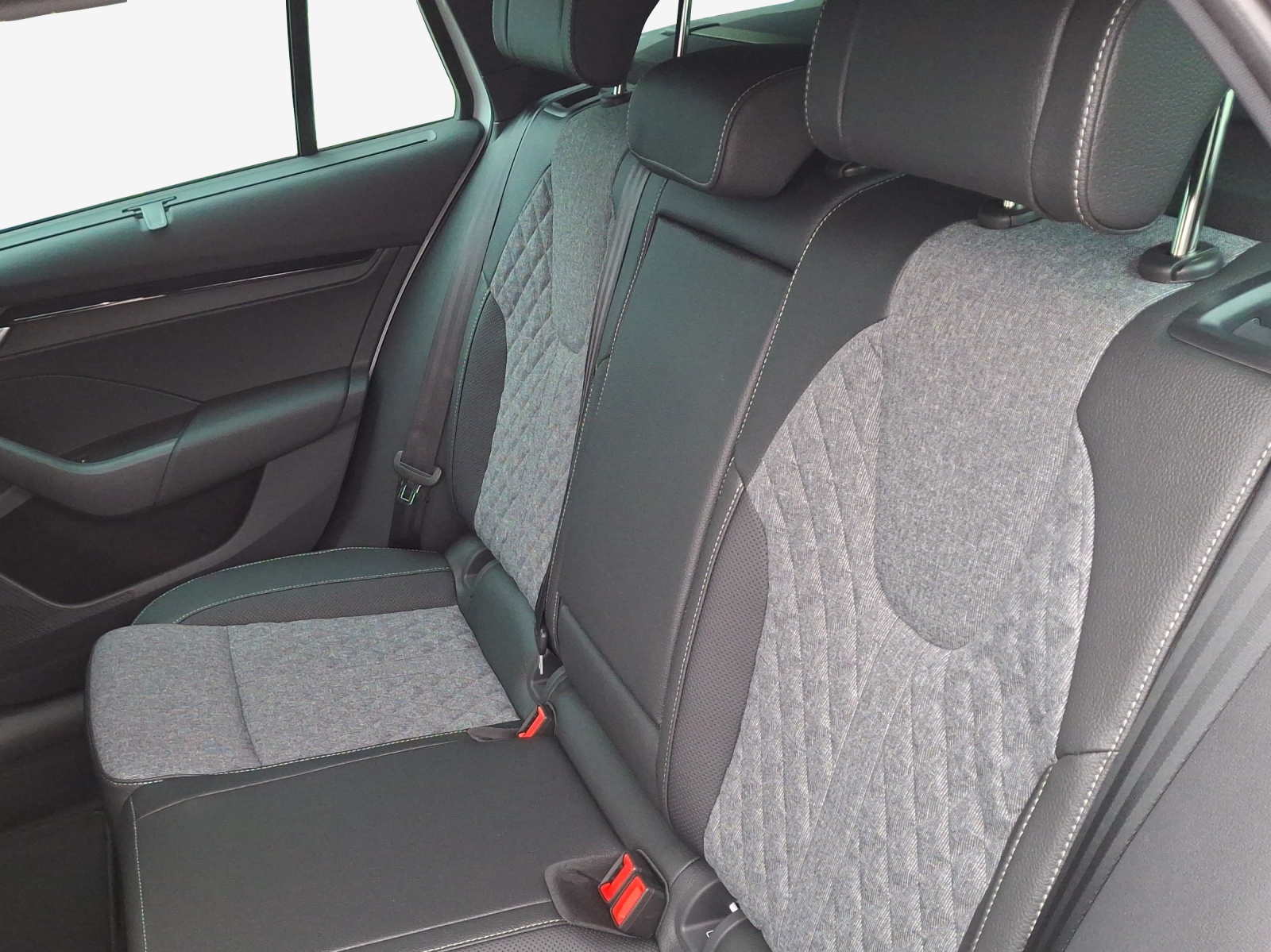 SKODA Octavia Combi 2.0 TSI DSG Sport Line 4x4-image-11