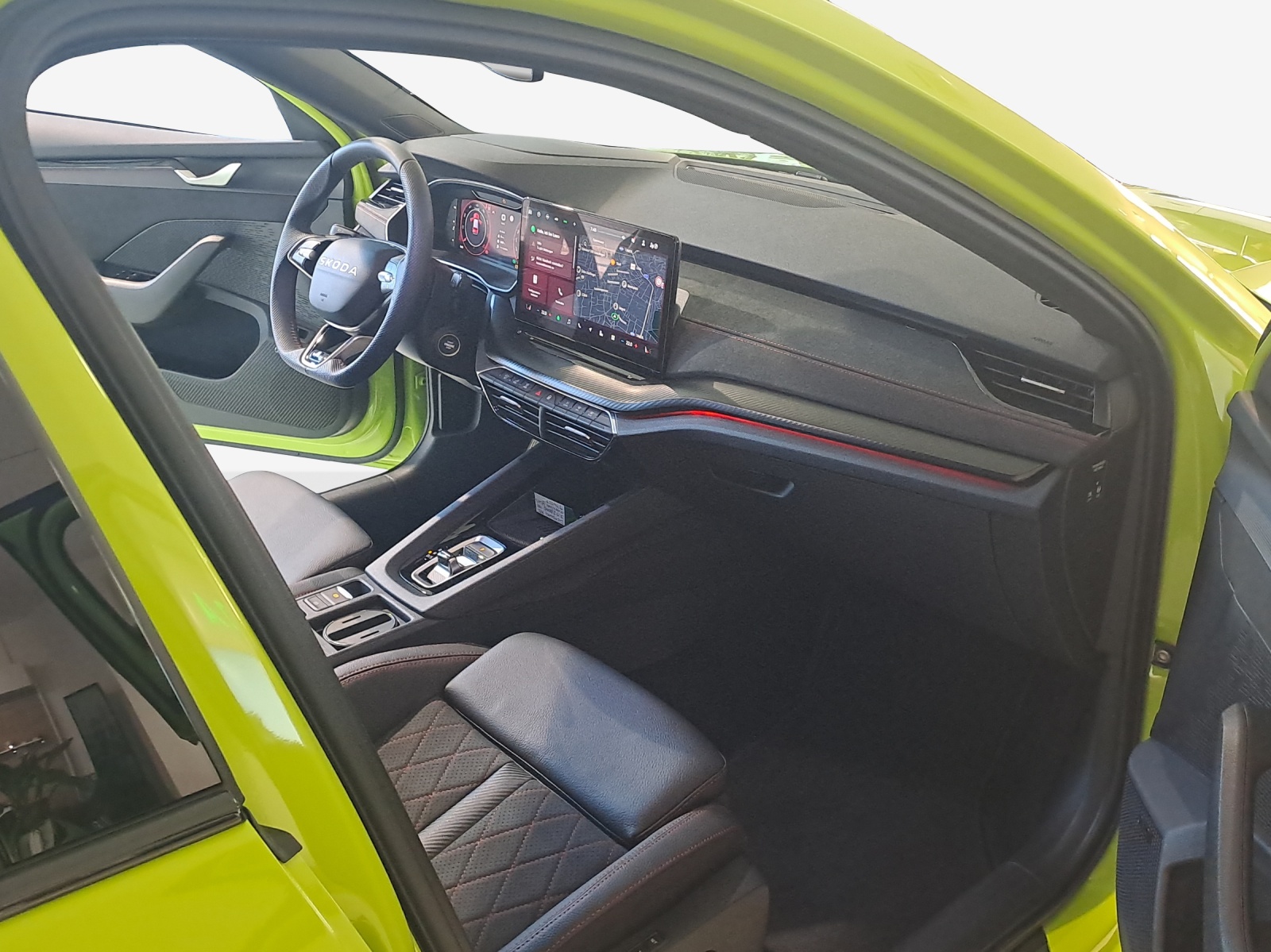 SKODA Octavia Combi 2.0 TSI DSG RS-image-12