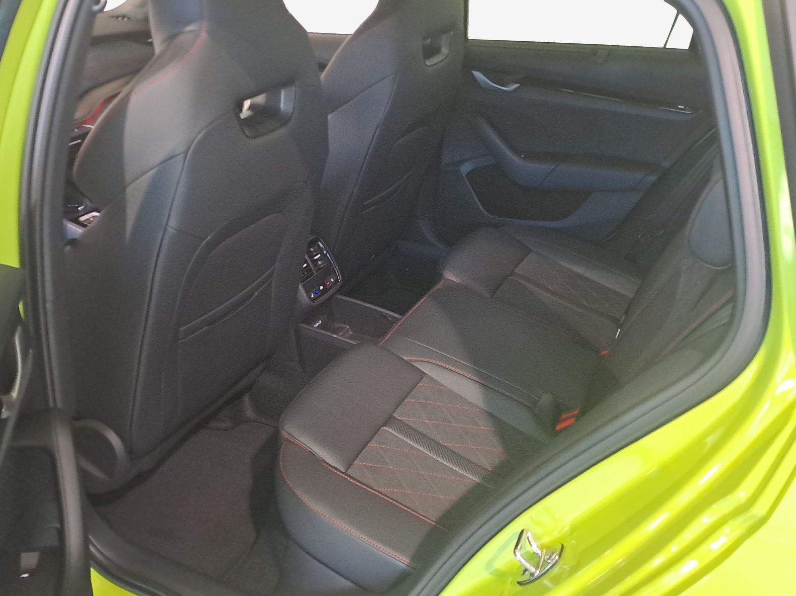 SKODA Octavia Combi 2.0 TSI DSG RS-image-10