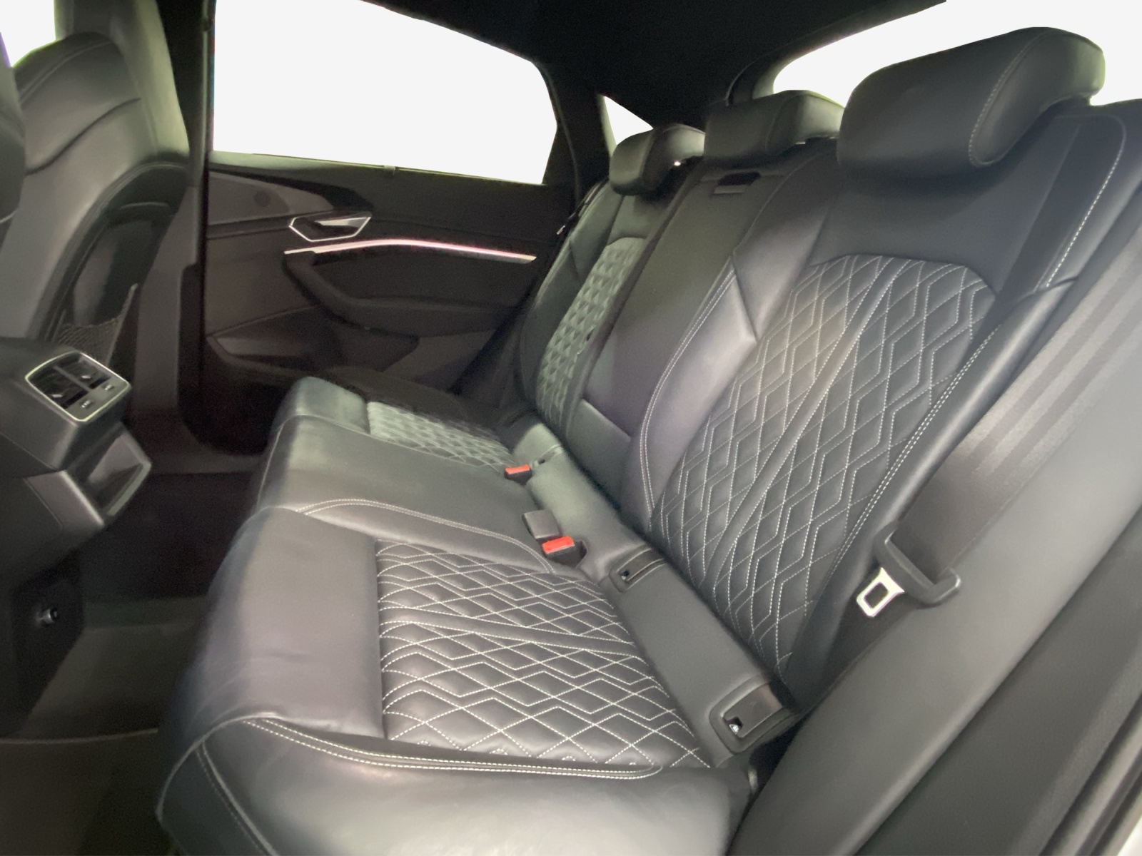AUDI e-tron 55 Sportback S Line Black Edition quattro-image-12