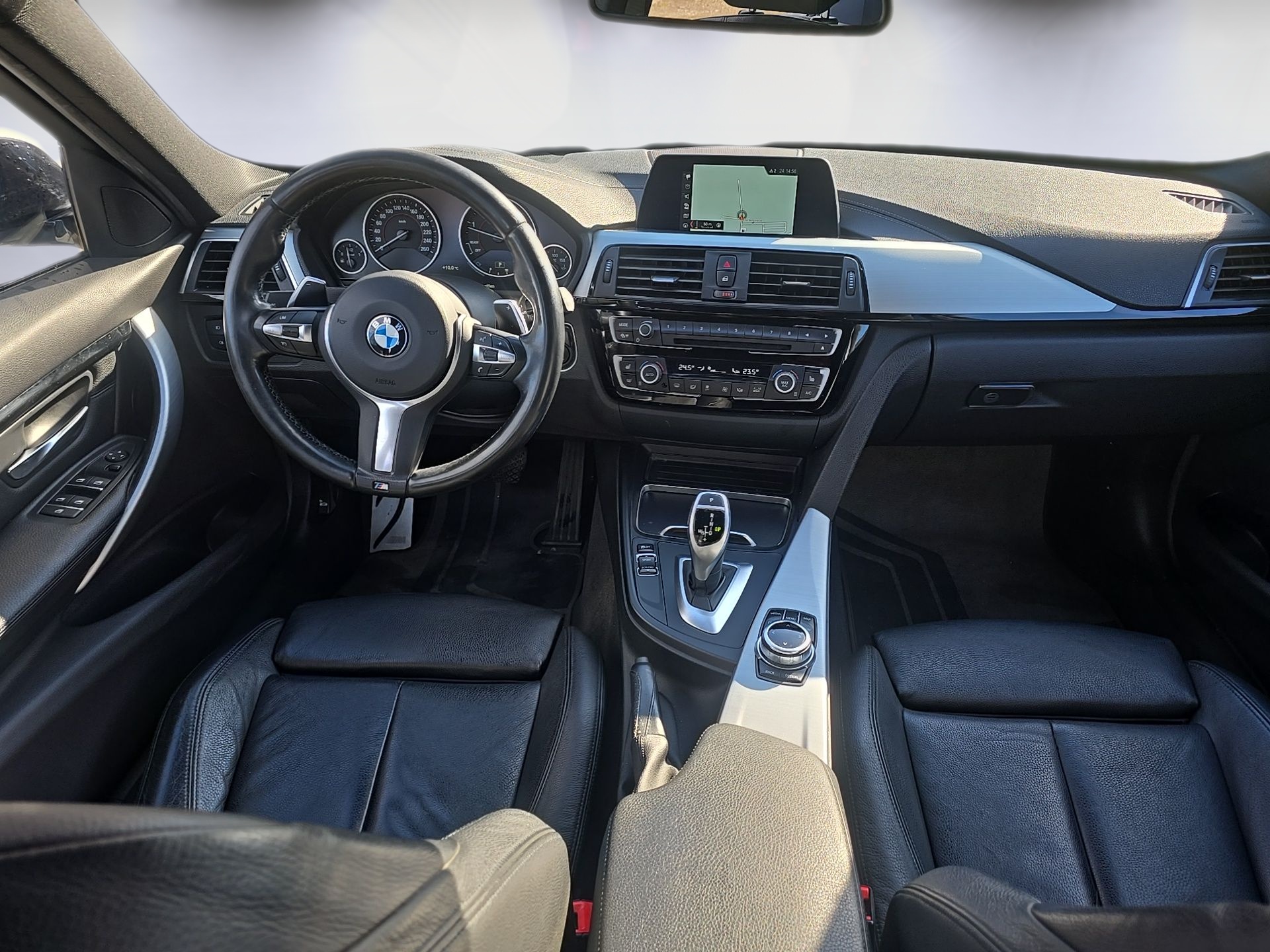 BMW 320d xDrive Touring M Sport Line Steptronic-image-9