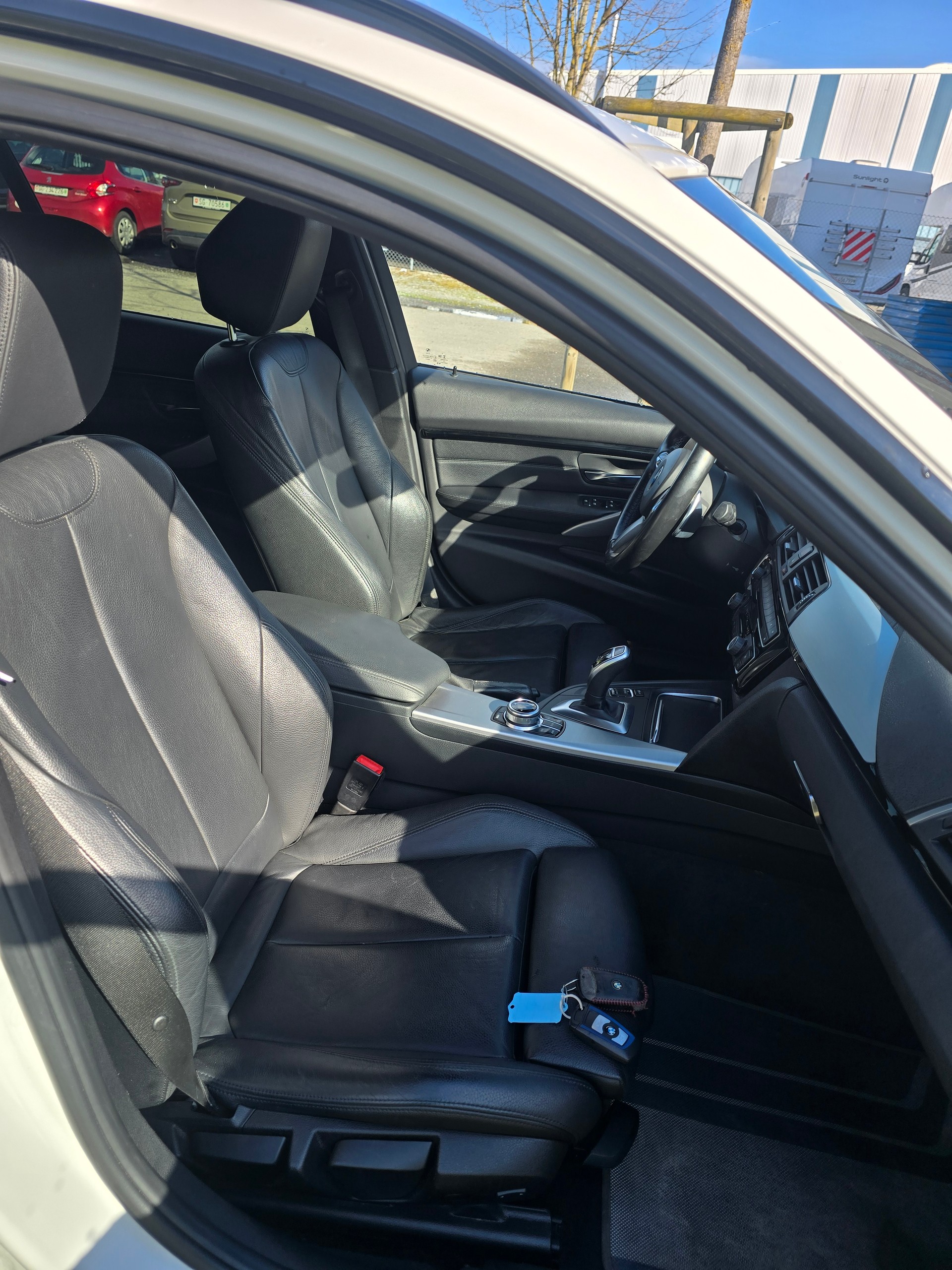 BMW 320d xDrive Touring M Sport Line Steptronic-image-17