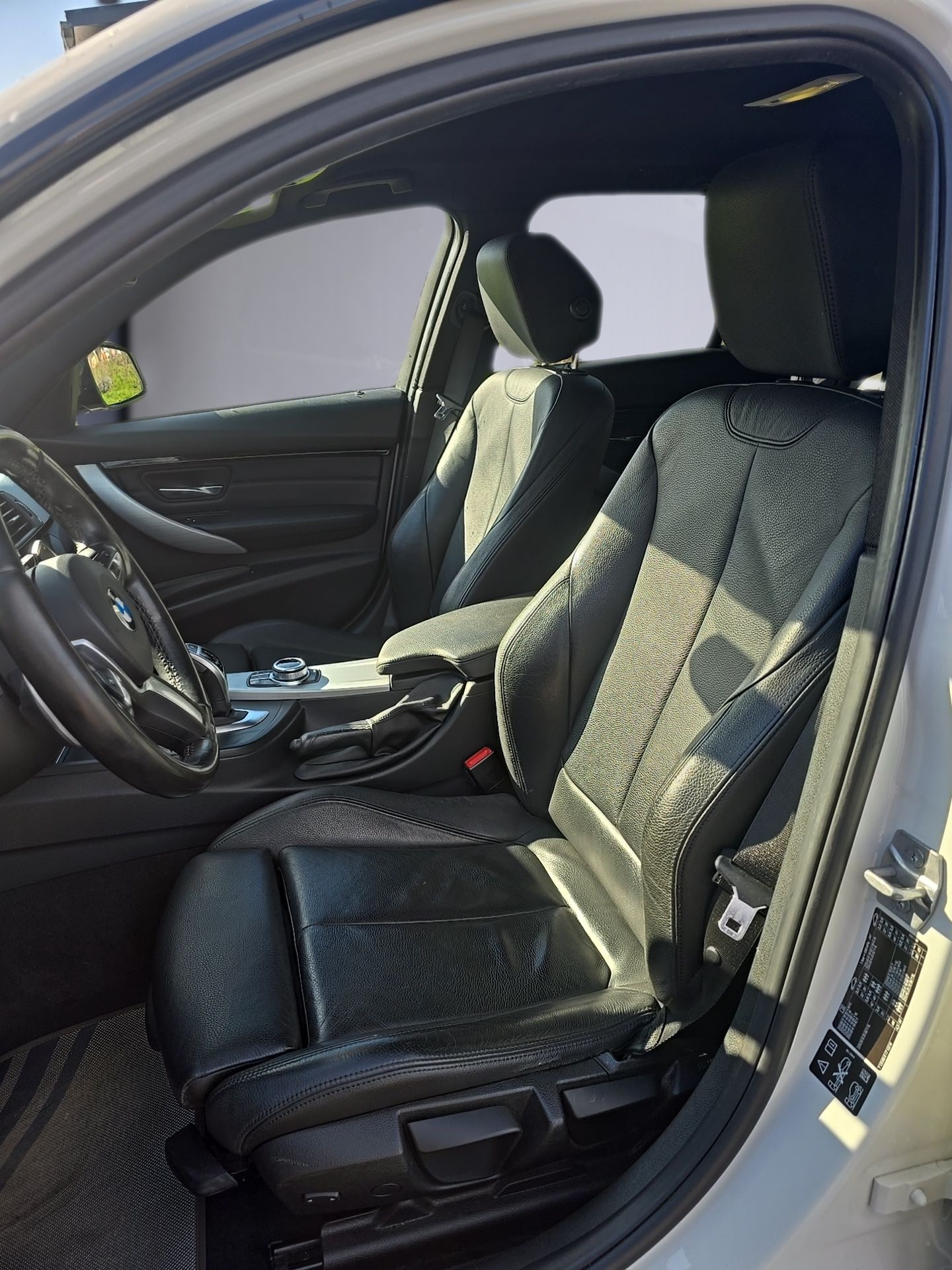 BMW 320d xDrive Touring M Sport Line Steptronic-image-19