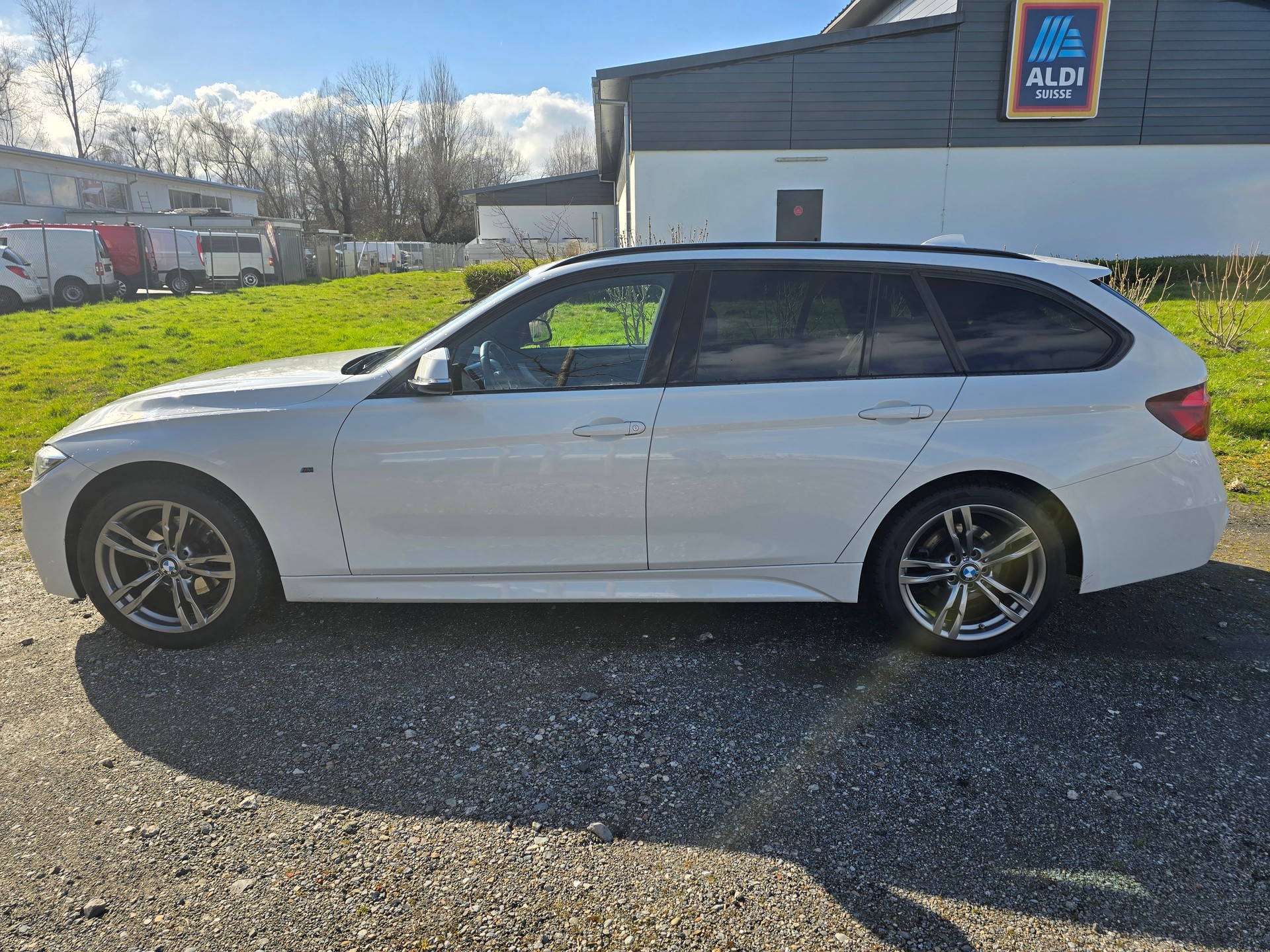 BMW 320d xDrive Touring M Sport Line Steptronic-image-8