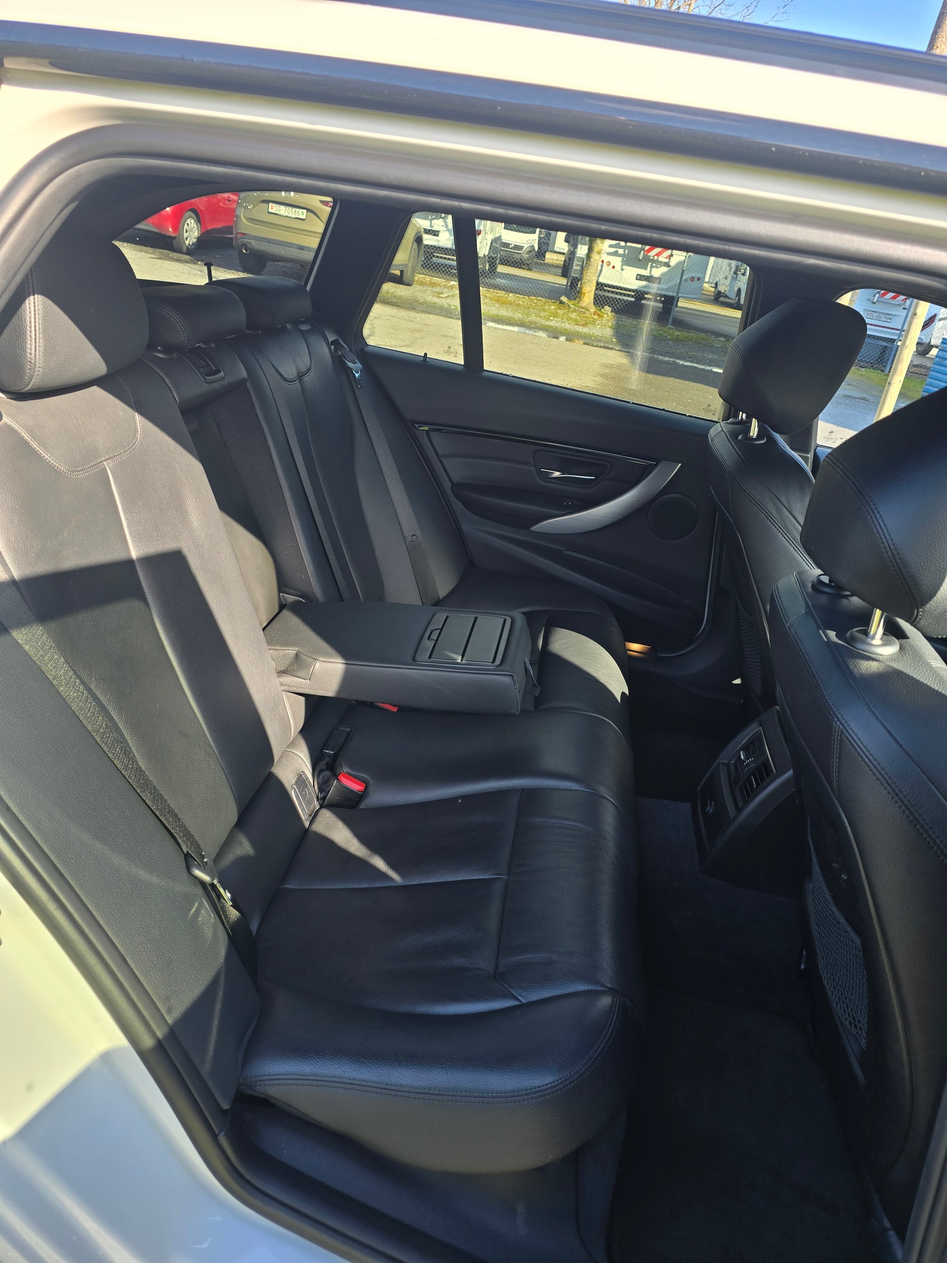 BMW 320d xDrive Touring M Sport Line Steptronic-image-18