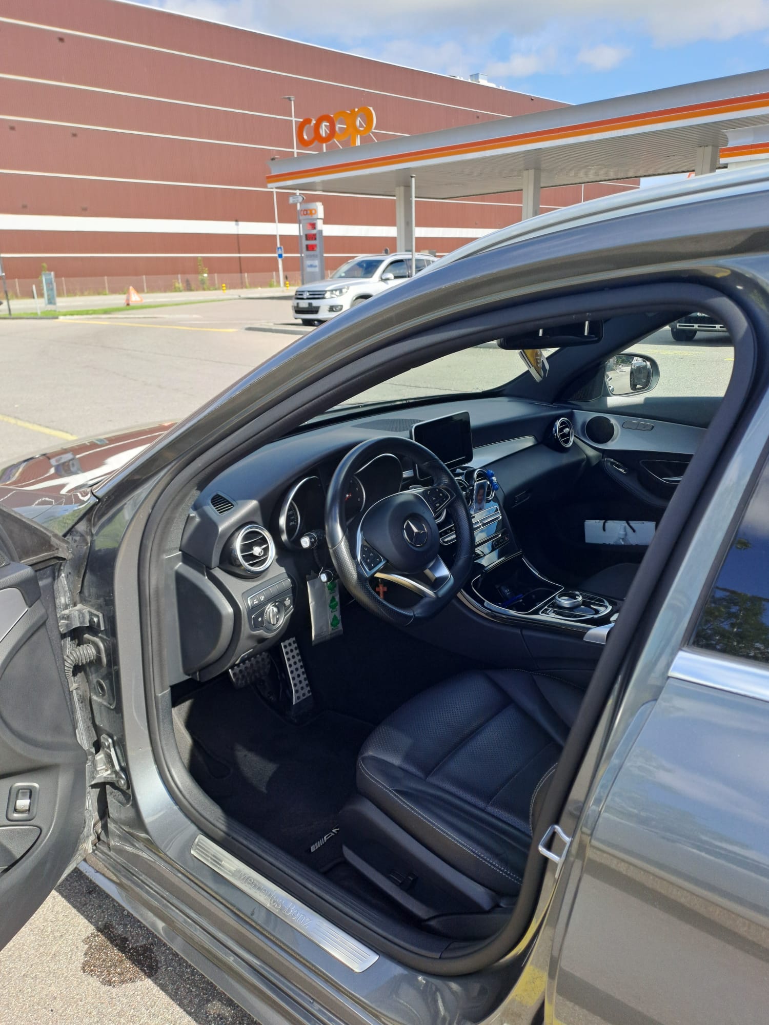 MERCEDES-BENZ C 250 d Swiss Star AMG Line 4Matic 9G-Tronic-image-2