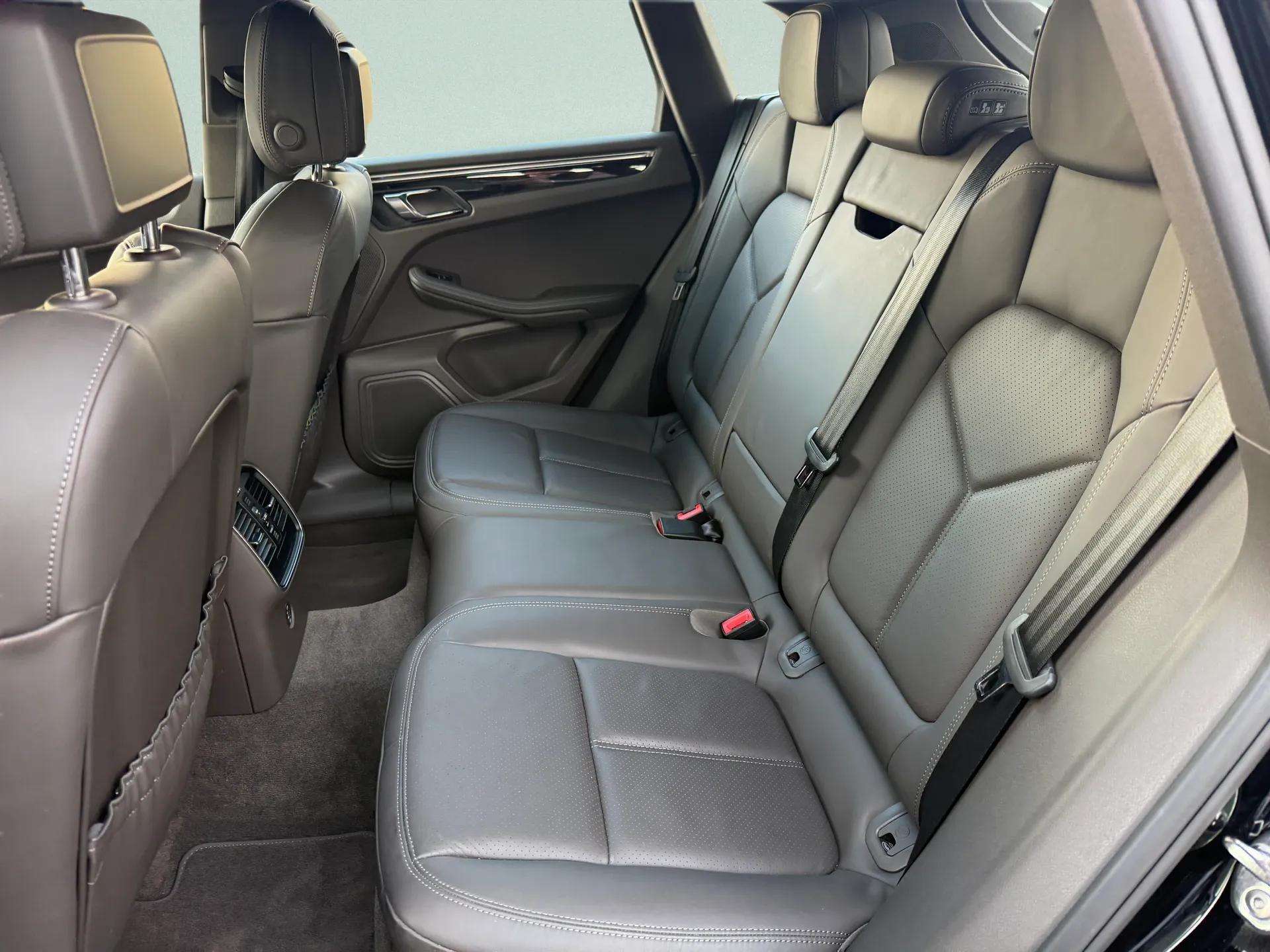 PORSCHE Macan S PDK-image-18