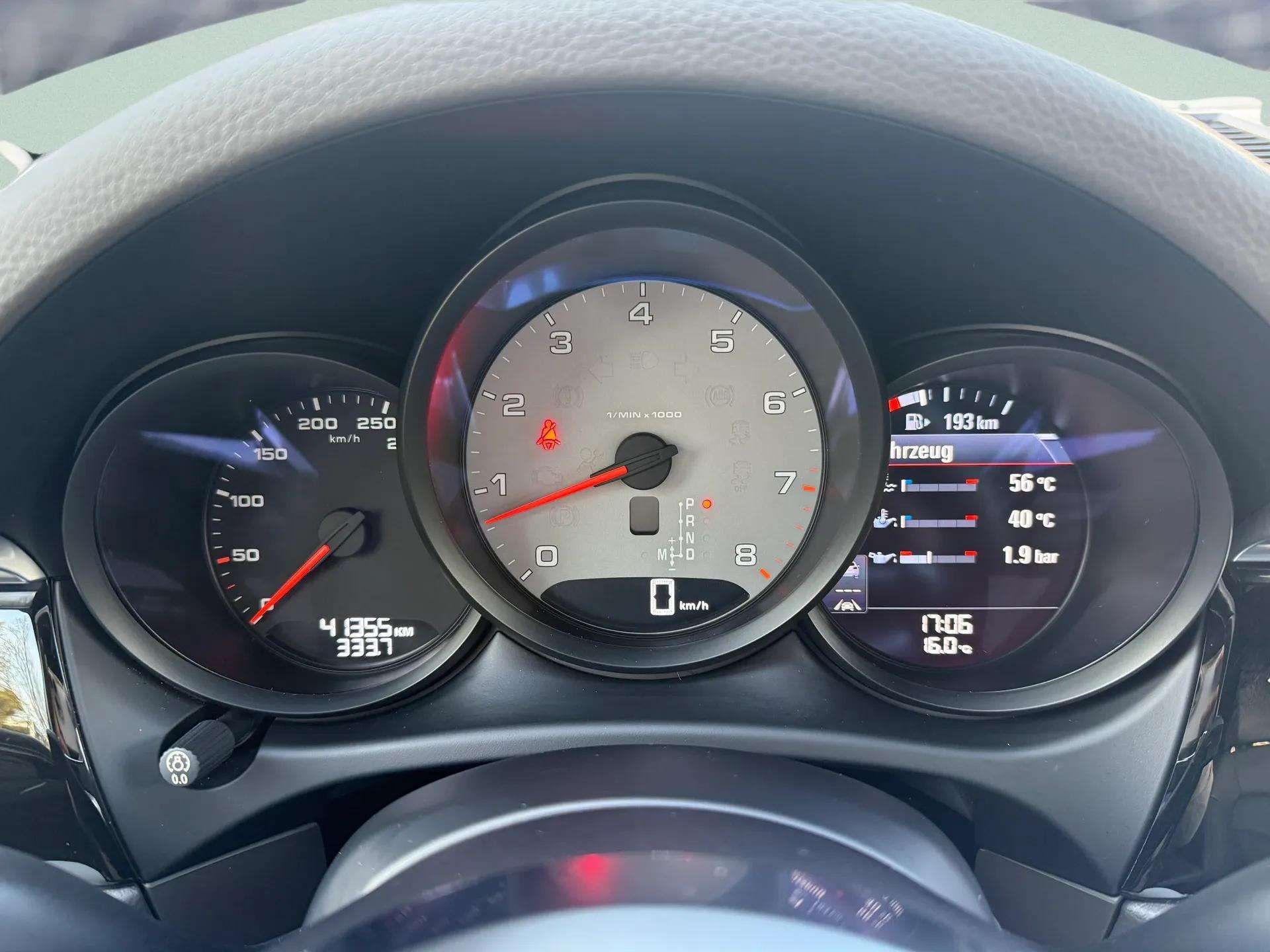 PORSCHE Macan S PDK-image-17