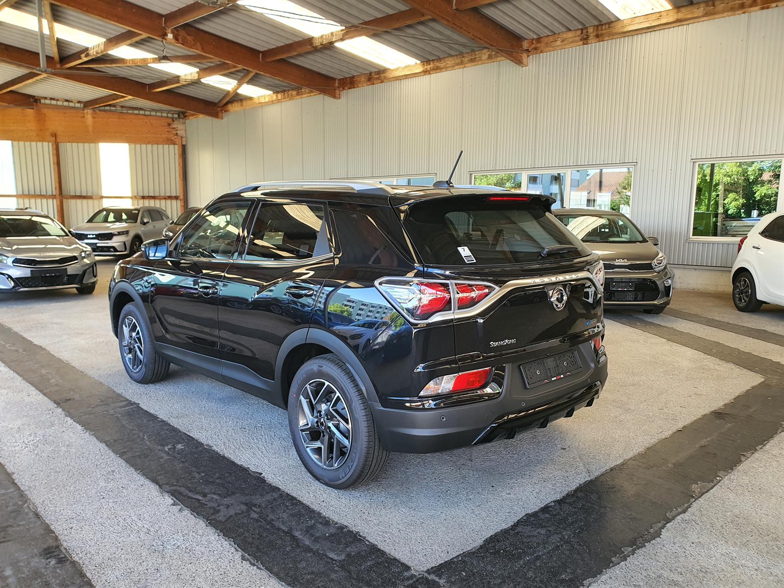 KGM-SsangYong Korando eMotion Titanium-showroom-element-2