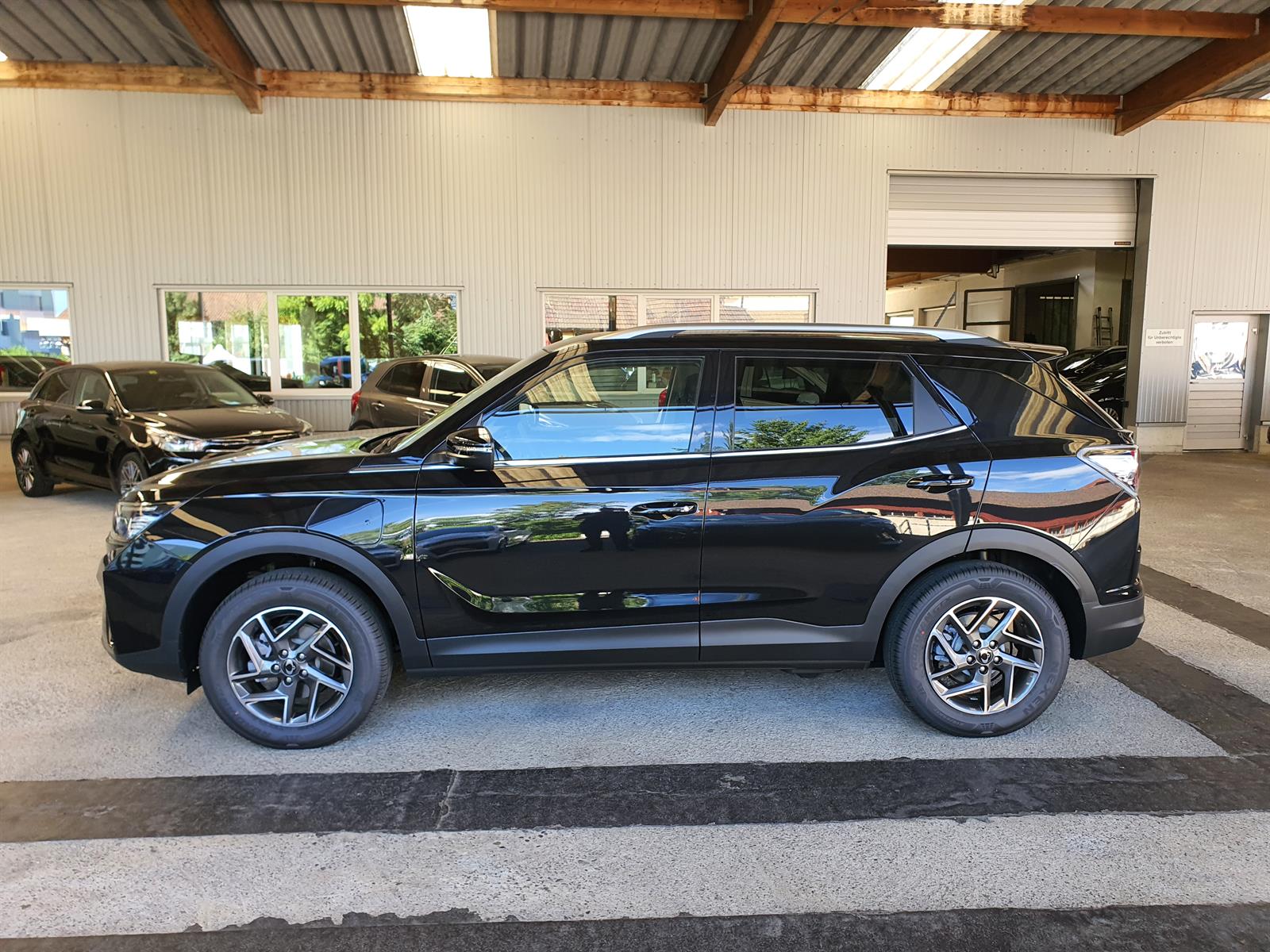 KGM-SsangYong Korando eMotion Titanium-showroom-element-1