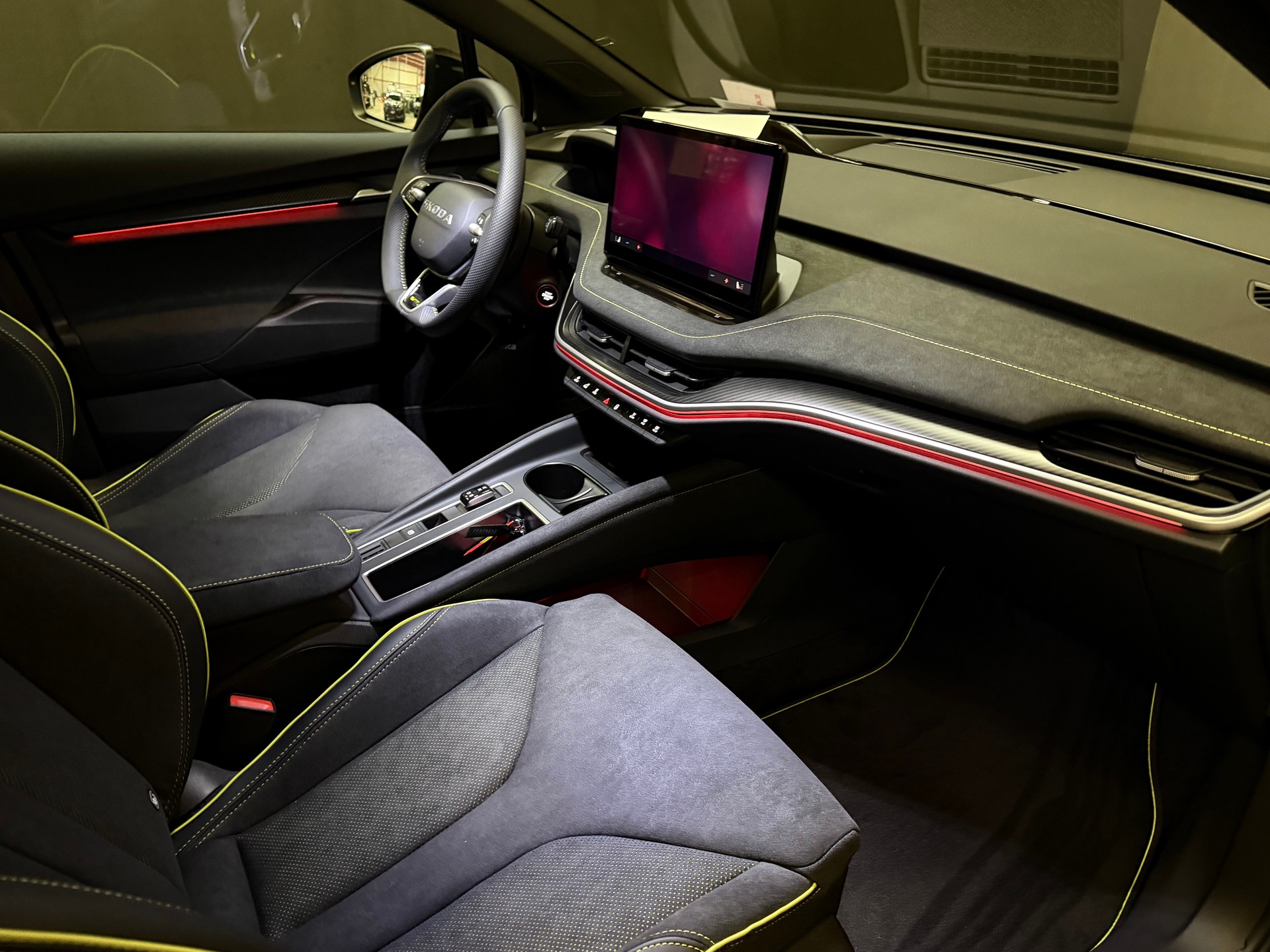 SKODA Elroq 85 RS 4x4-image-16