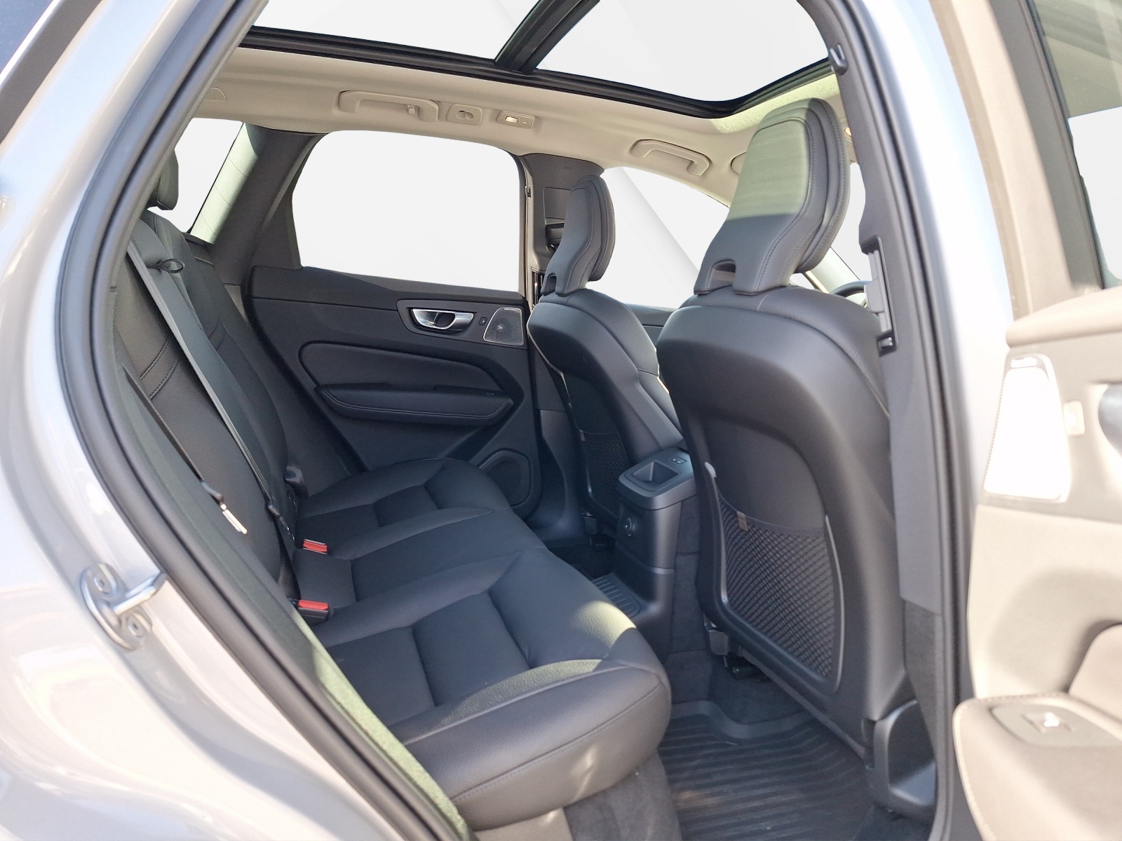 VOLVO XC60 2.0 T8 TE Ultimate Dark eAWD-image-6