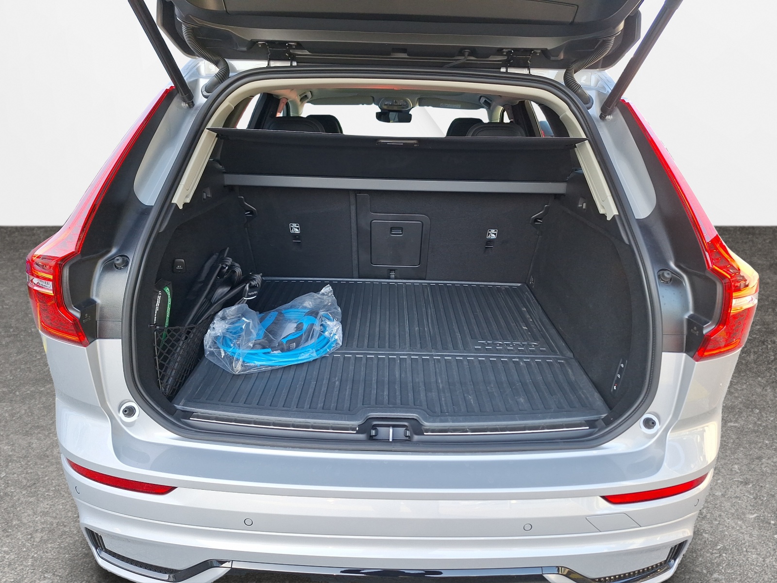 VOLVO XC60 2.0 T8 TE Ultimate Dark eAWD-image-11