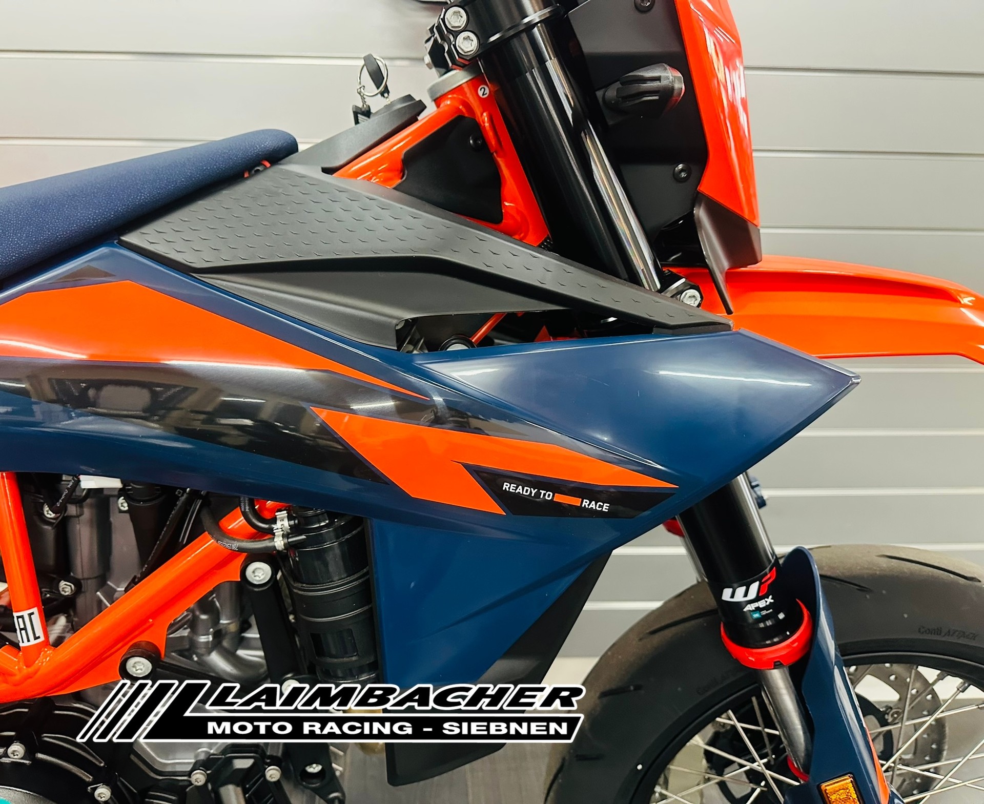 KTM 690 SMC R ABS (35 kW)-showroom-element-1