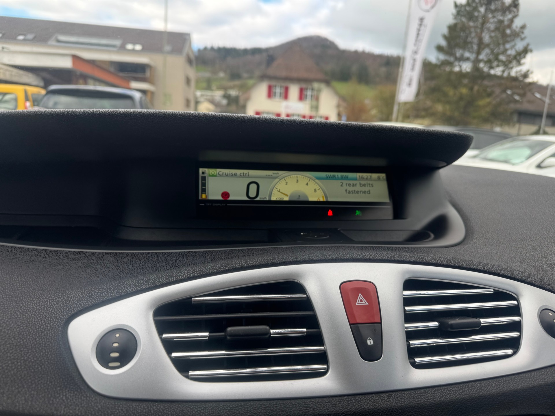 RENAULT Grand Scénic 1.9 dCi Dynamique-image-11