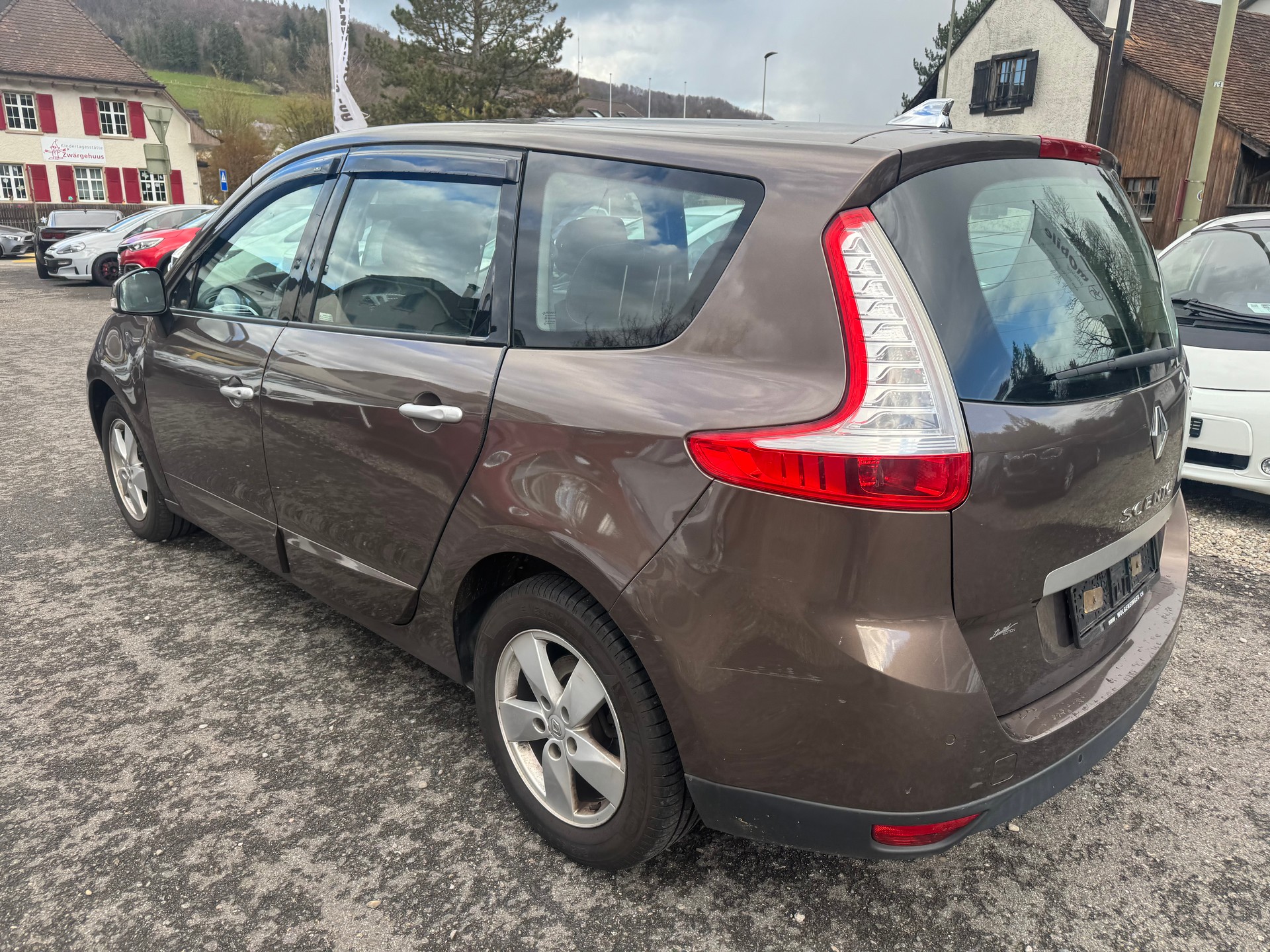 RENAULT Grand Scénic 1.9 dCi Dynamique-image-9